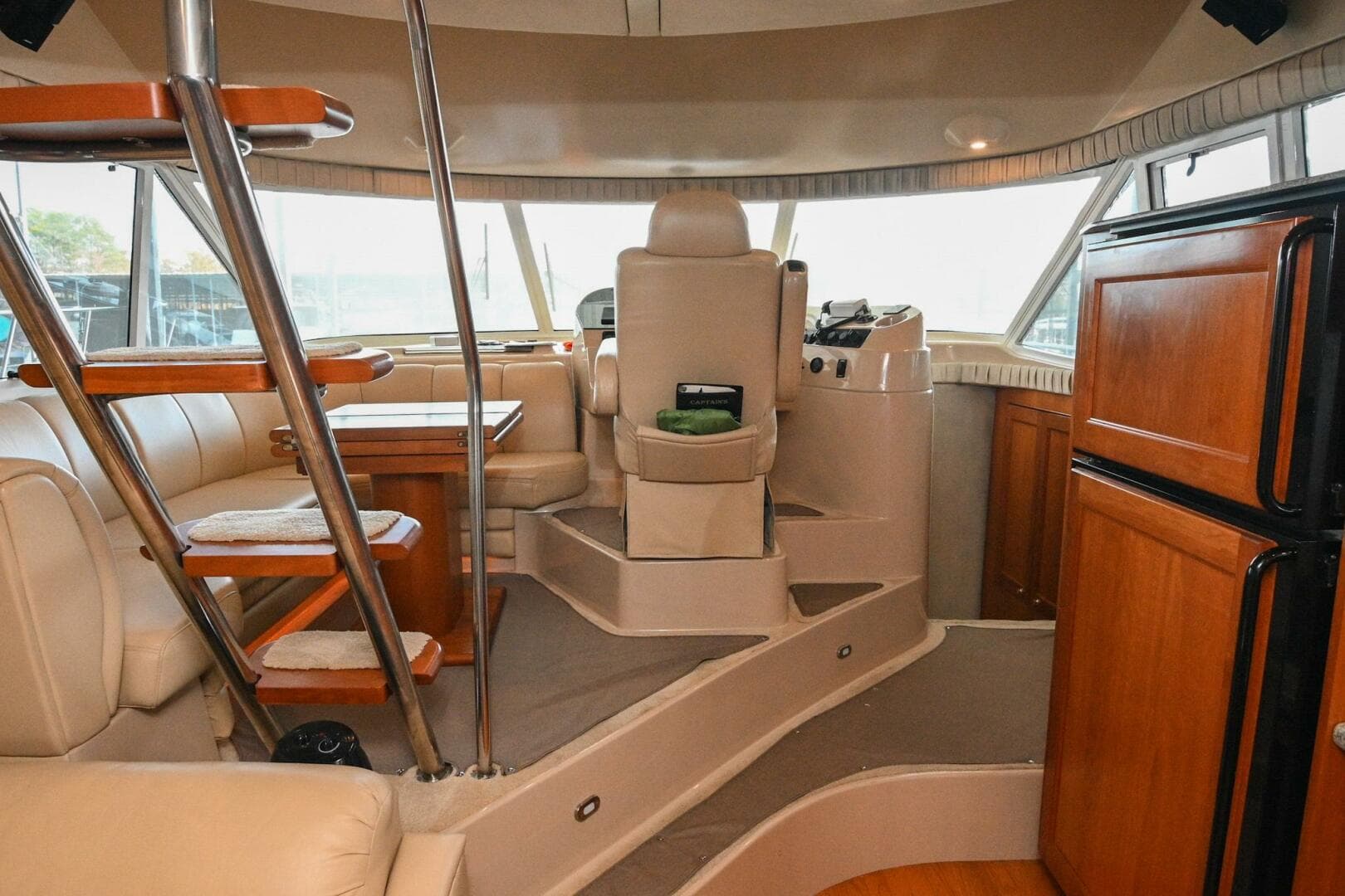 2002 Cruisers Yachts 5000 Sedan Sport — photo 40