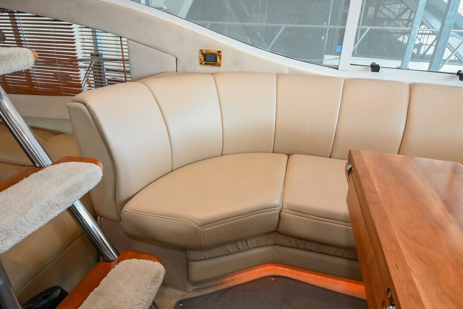 2002 Cruisers Yachts 5000 Sedan Sport — photo 42