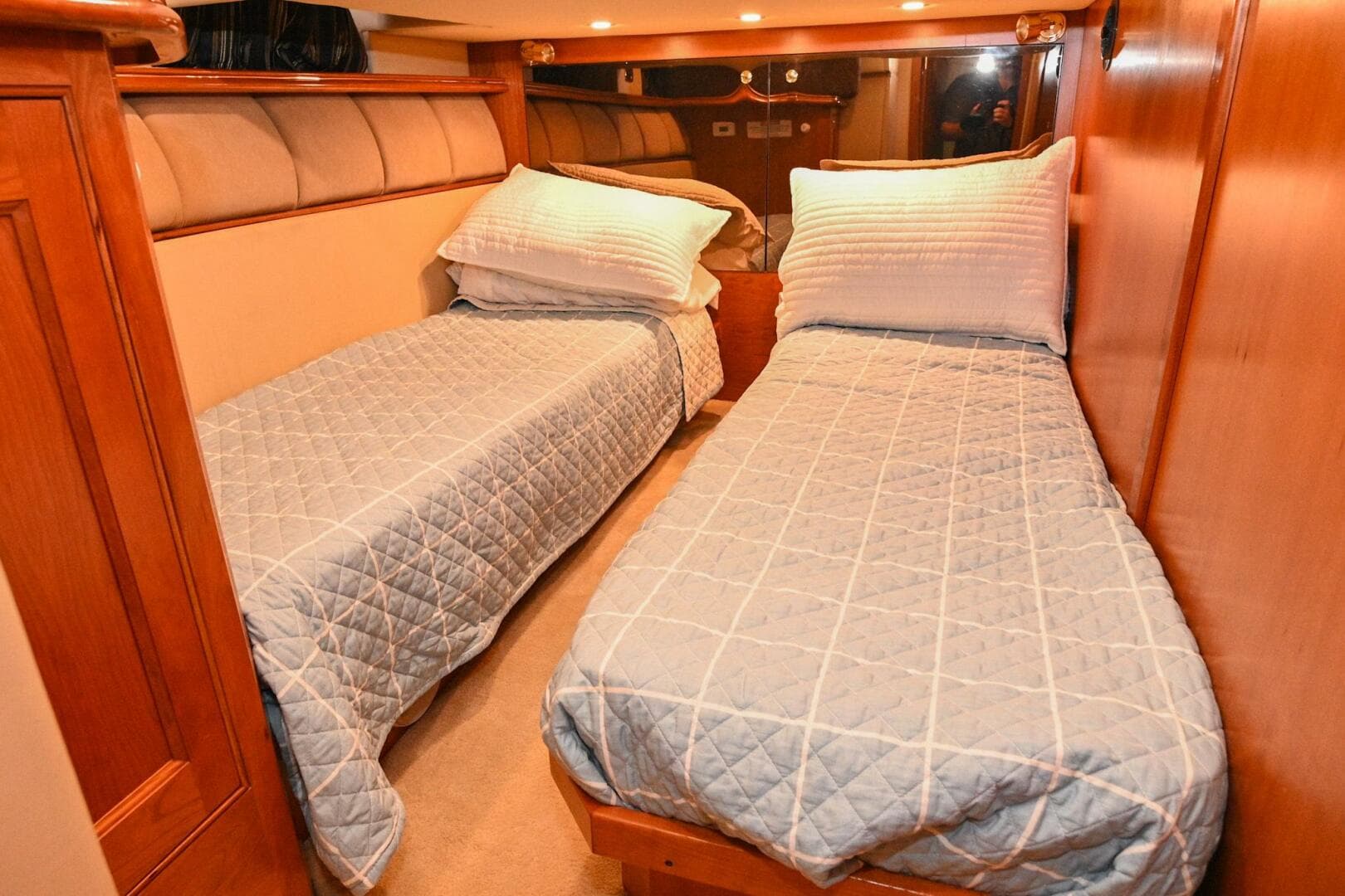 2002 Cruisers Yachts 5000 Sedan Sport — photo 54