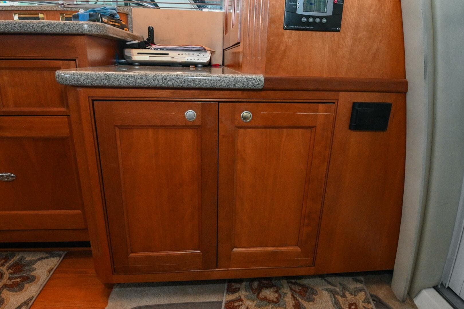 2002 Cruisers Yachts 5000 Sedan Sport — photo 30