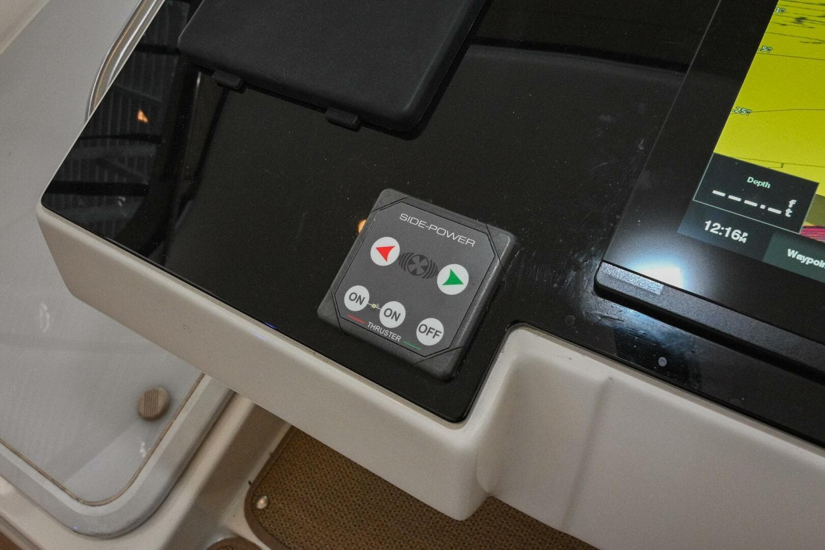 2002 Cruisers Yachts 5000 Sedan Sport — photo 108