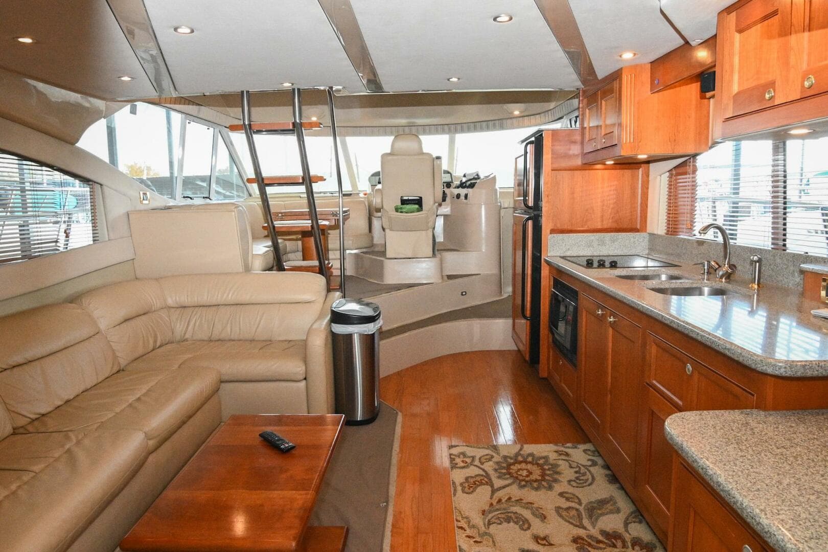 2002 Cruisers Yachts 5000 Sedan Sport — photo 21