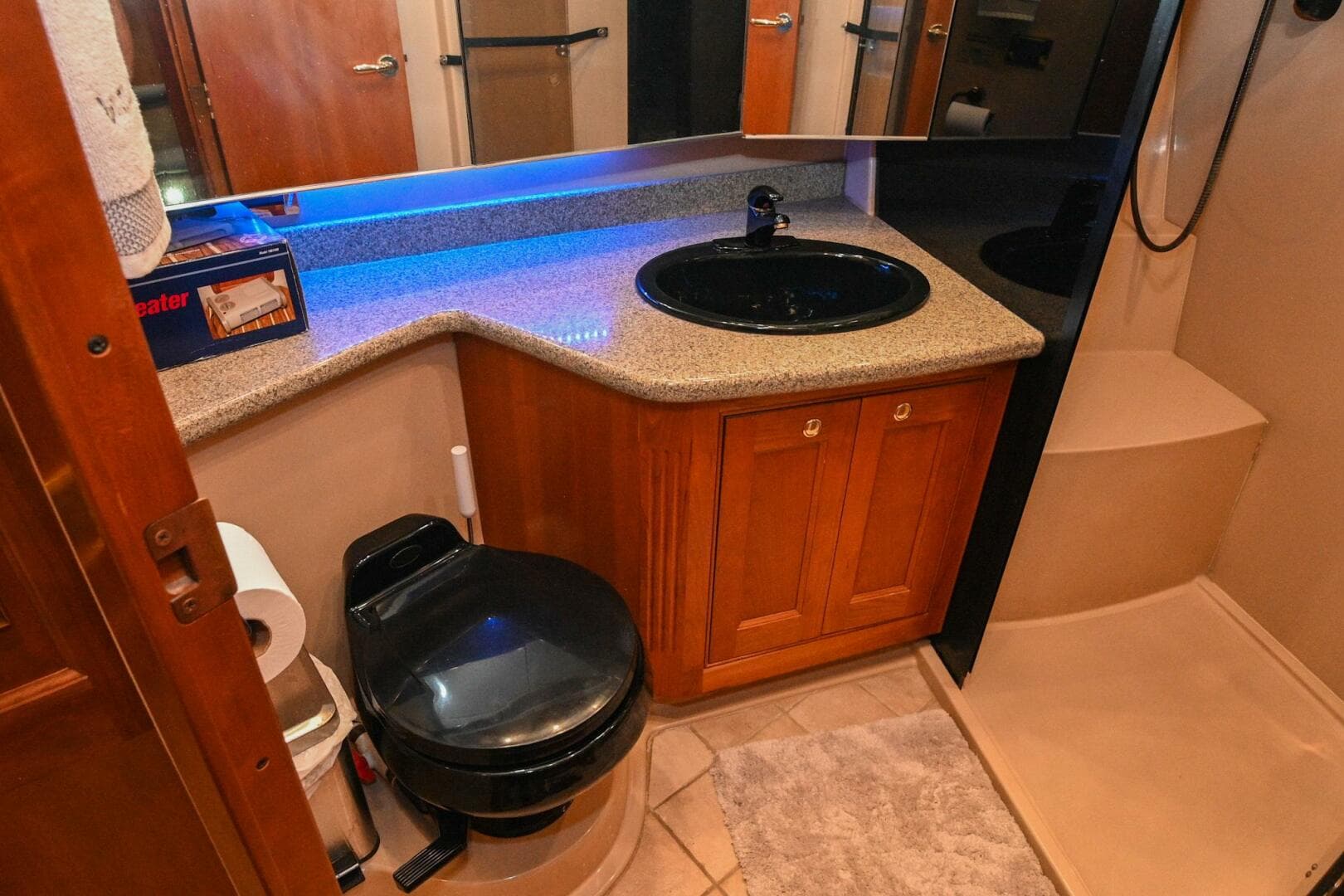 2002 Cruisers Yachts 5000 Sedan Sport — photo 68