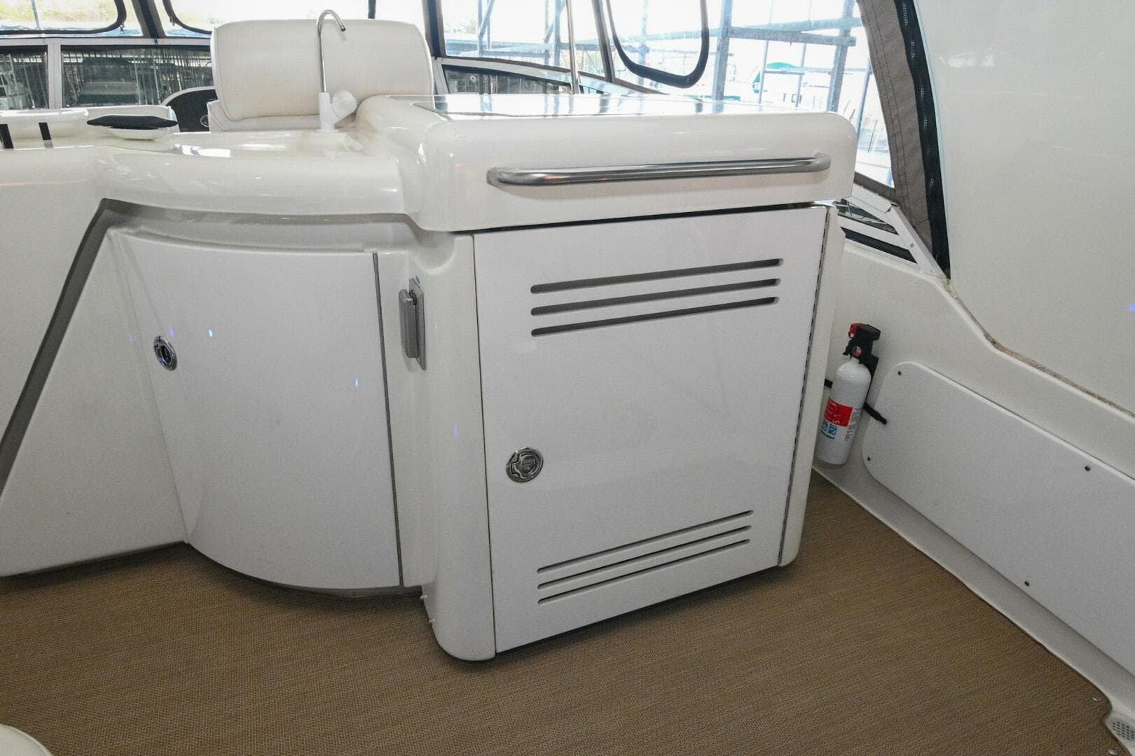 2002 Cruisers Yachts 5000 Sedan Sport — photo 98