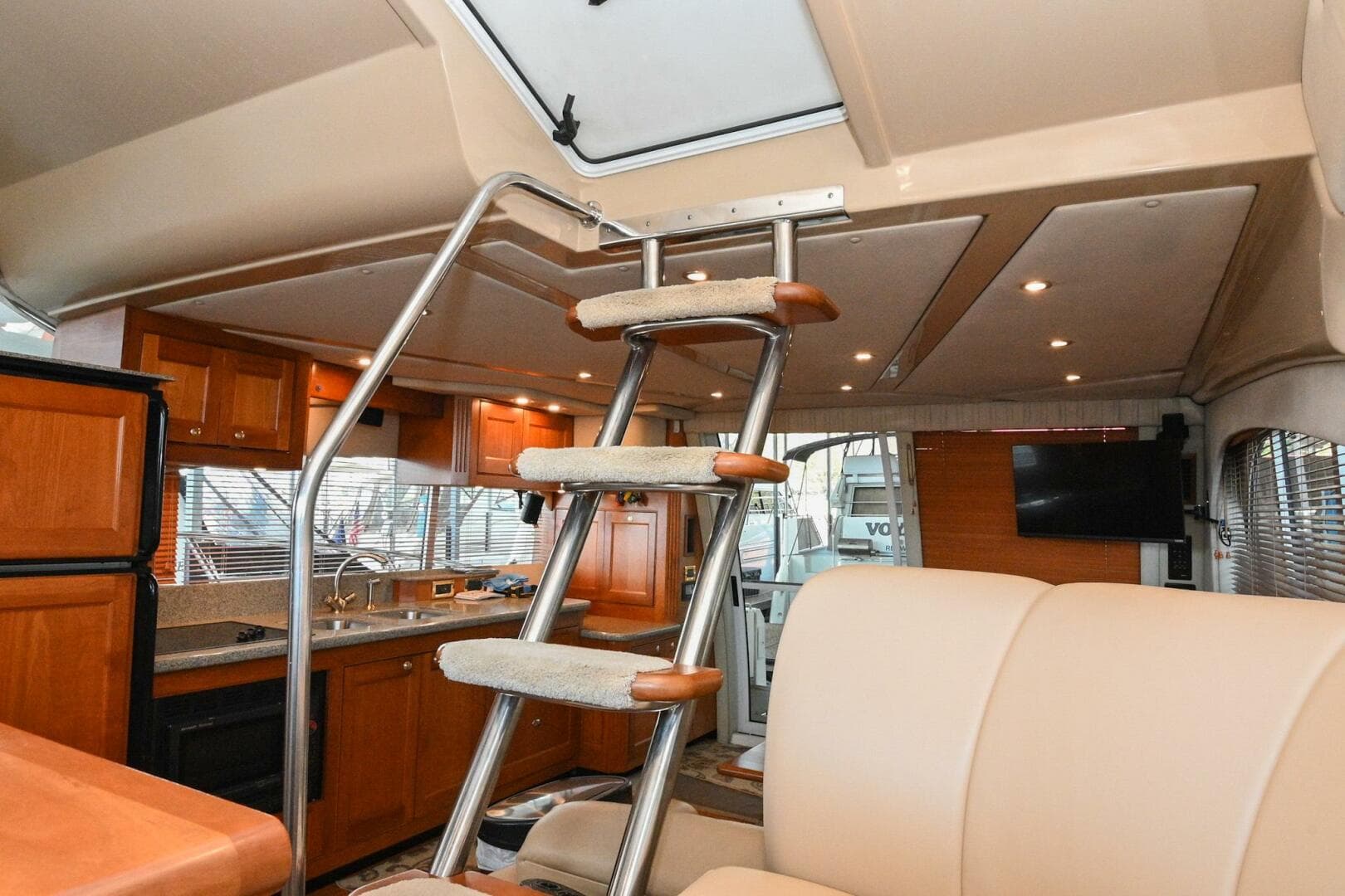 2002 Cruisers Yachts 5000 Sedan Sport — photo 88