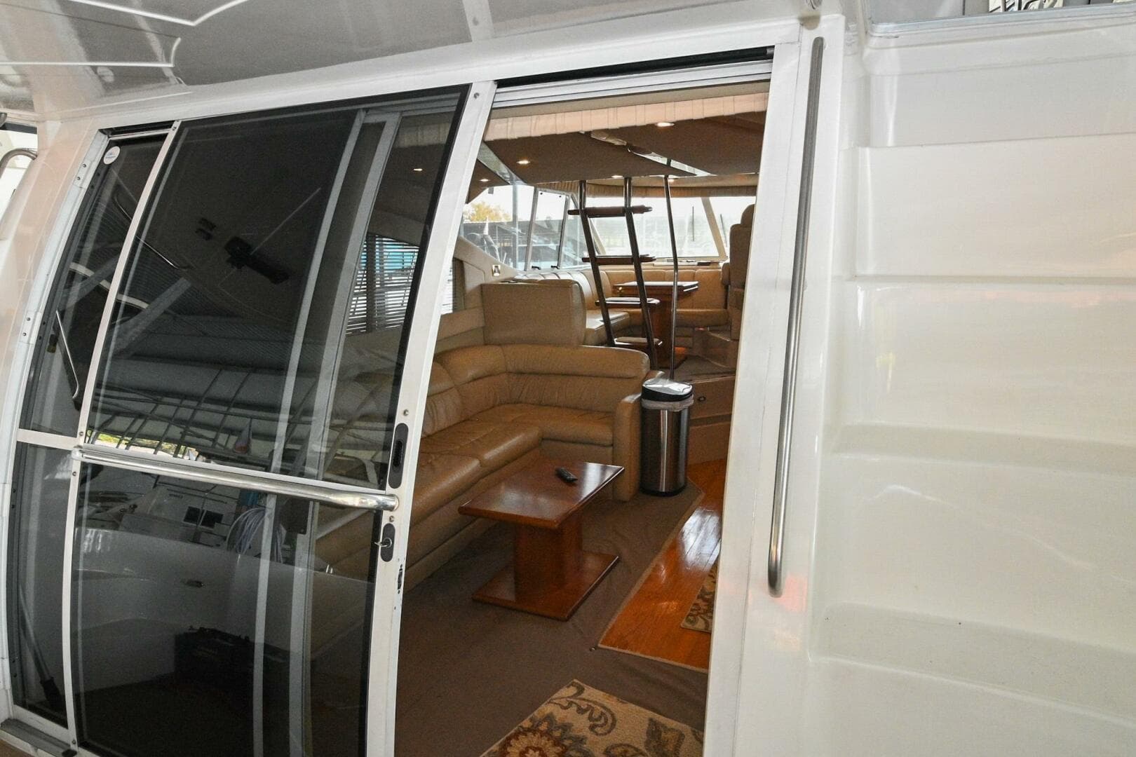 2002 Cruisers Yachts 5000 Sedan Sport — photo 20