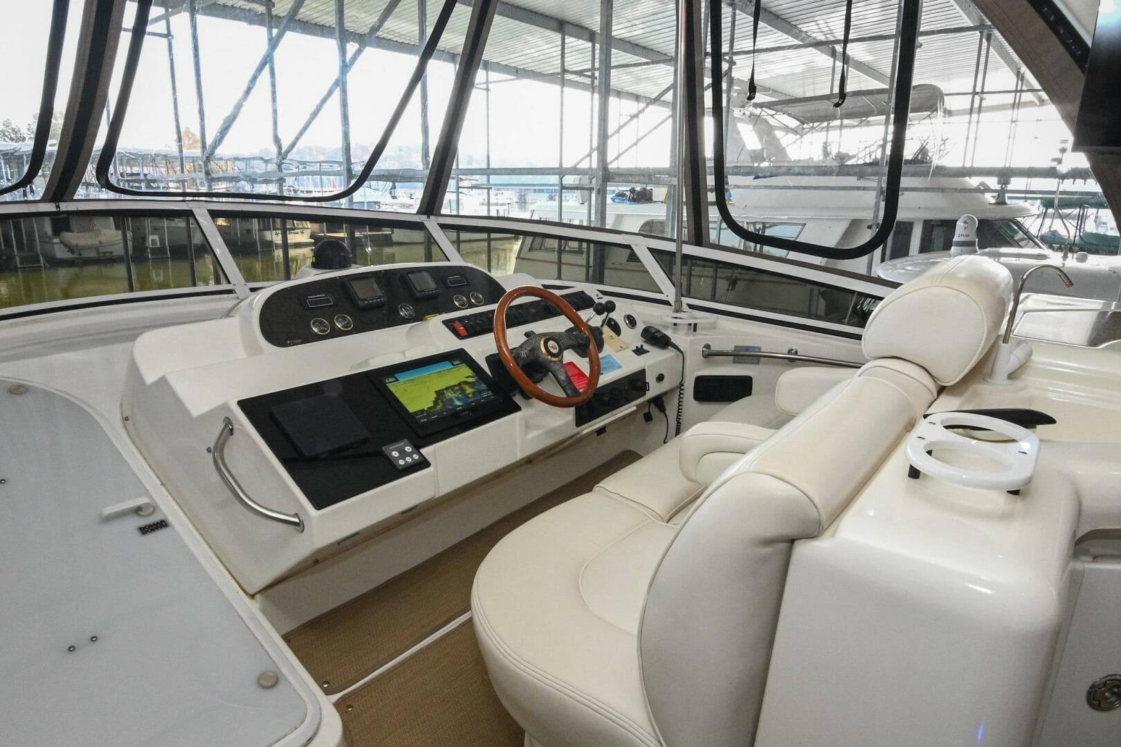 2002 Cruisers Yachts 5000 Sedan Sport — photo 102