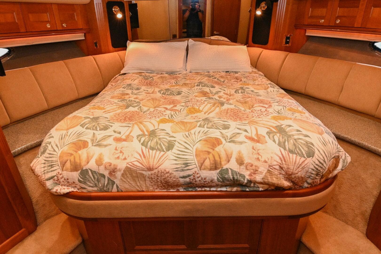 2002 Cruisers Yachts 5000 Sedan Sport — photo 76