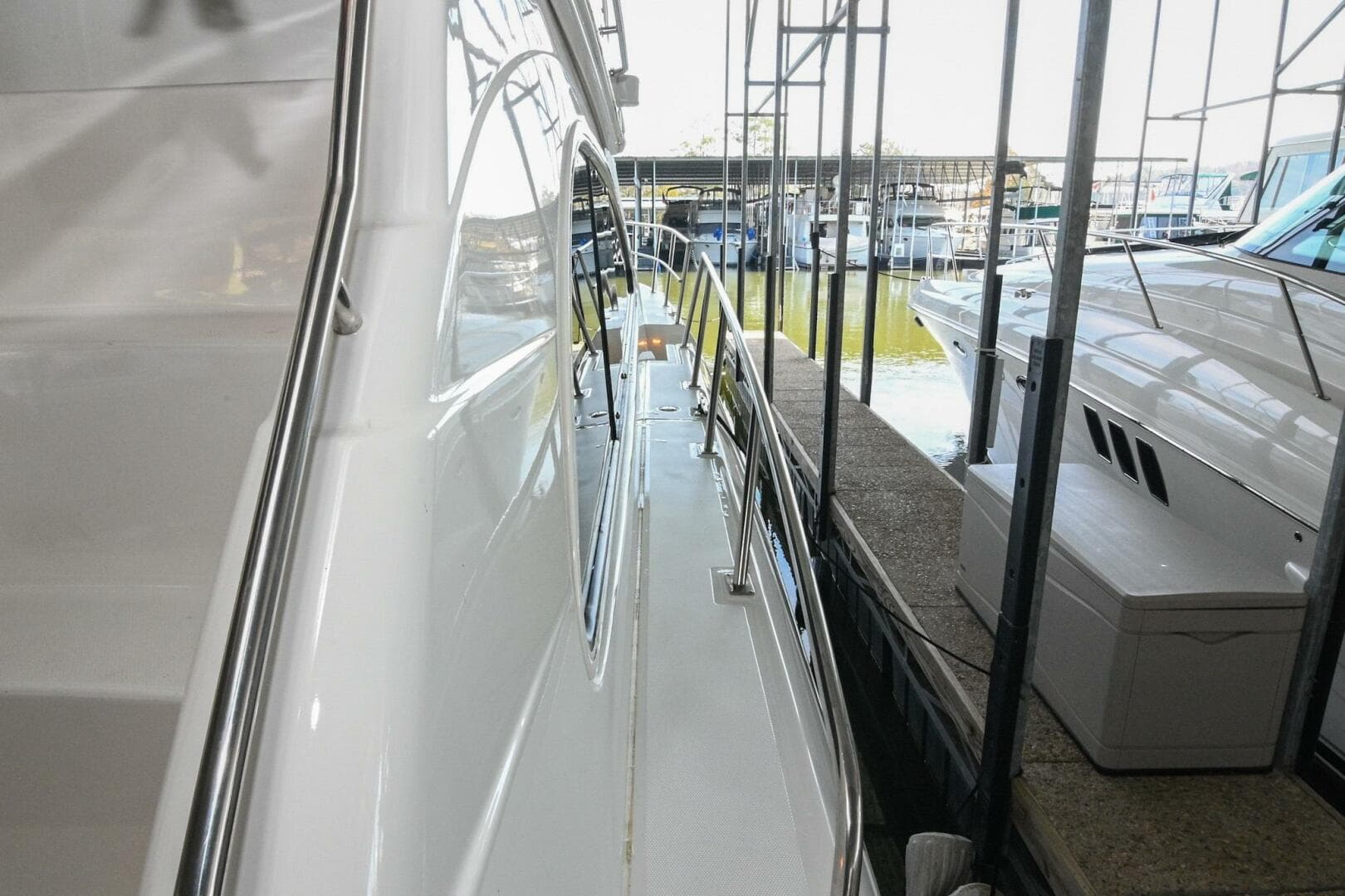 2002 Cruisers Yachts 5000 Sedan Sport — photo 115