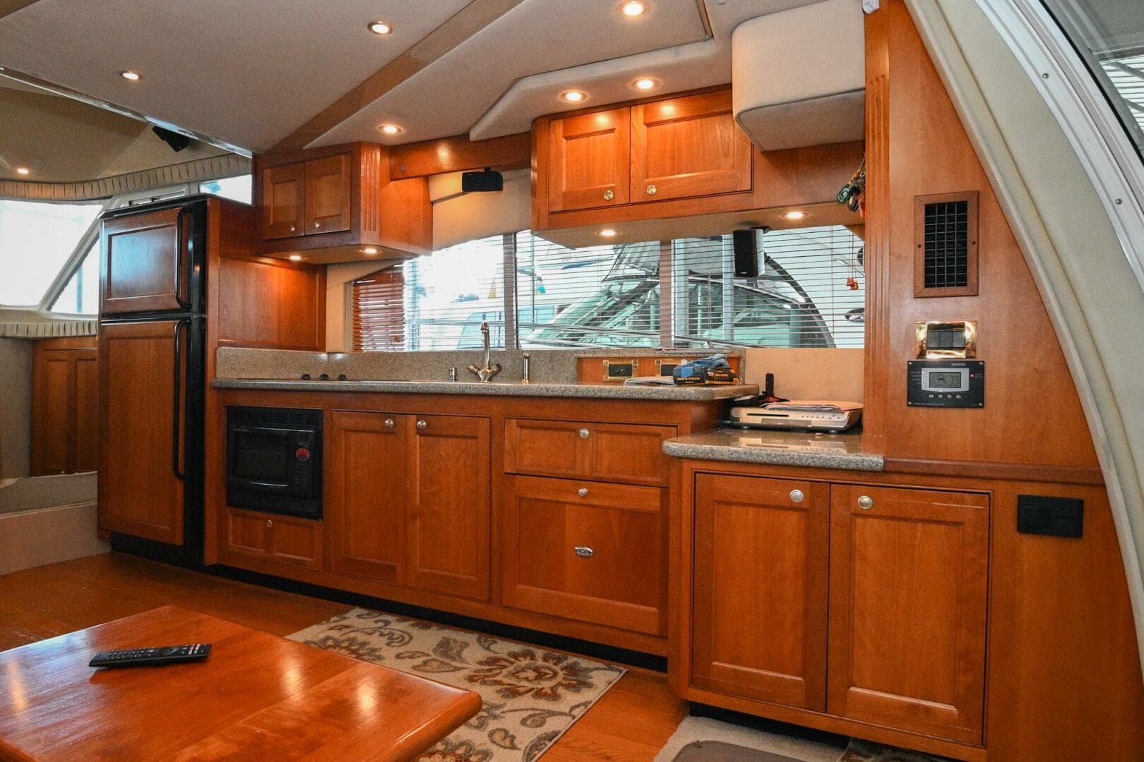 2002 Cruisers Yachts 5000 Sedan Sport — photo 29