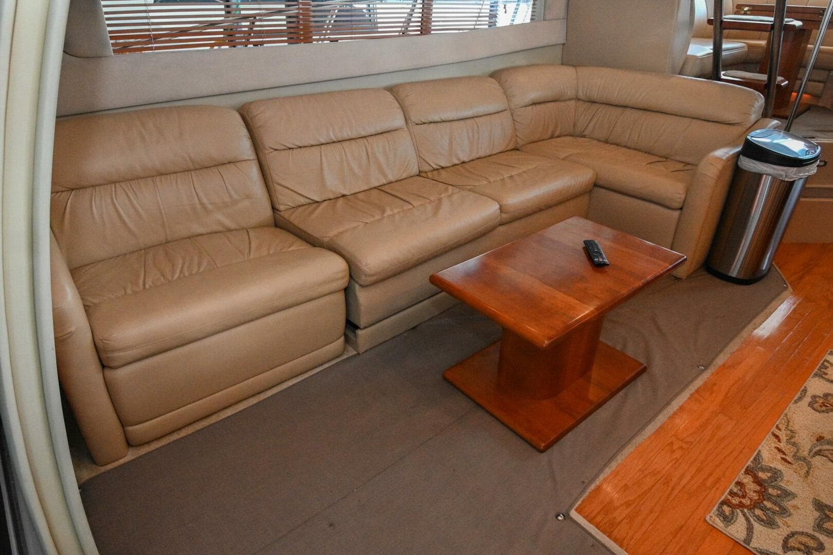 2002 Cruisers Yachts 5000 Sedan Sport — photo 22