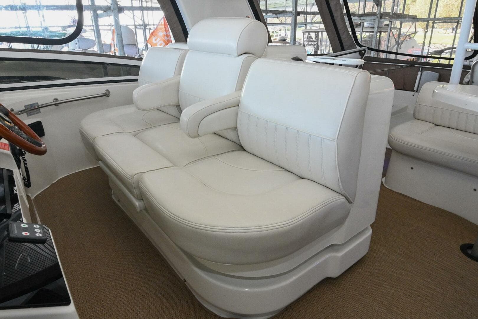 2002 Cruisers Yachts 5000 Sedan Sport — photo 105