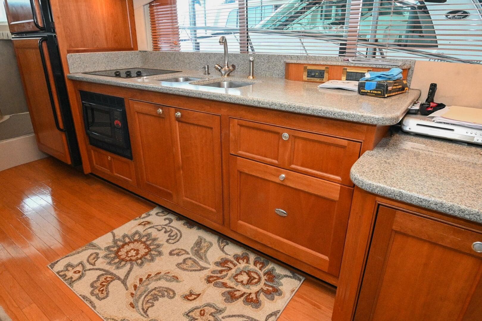 2002 Cruisers Yachts 5000 Sedan Sport — photo 31