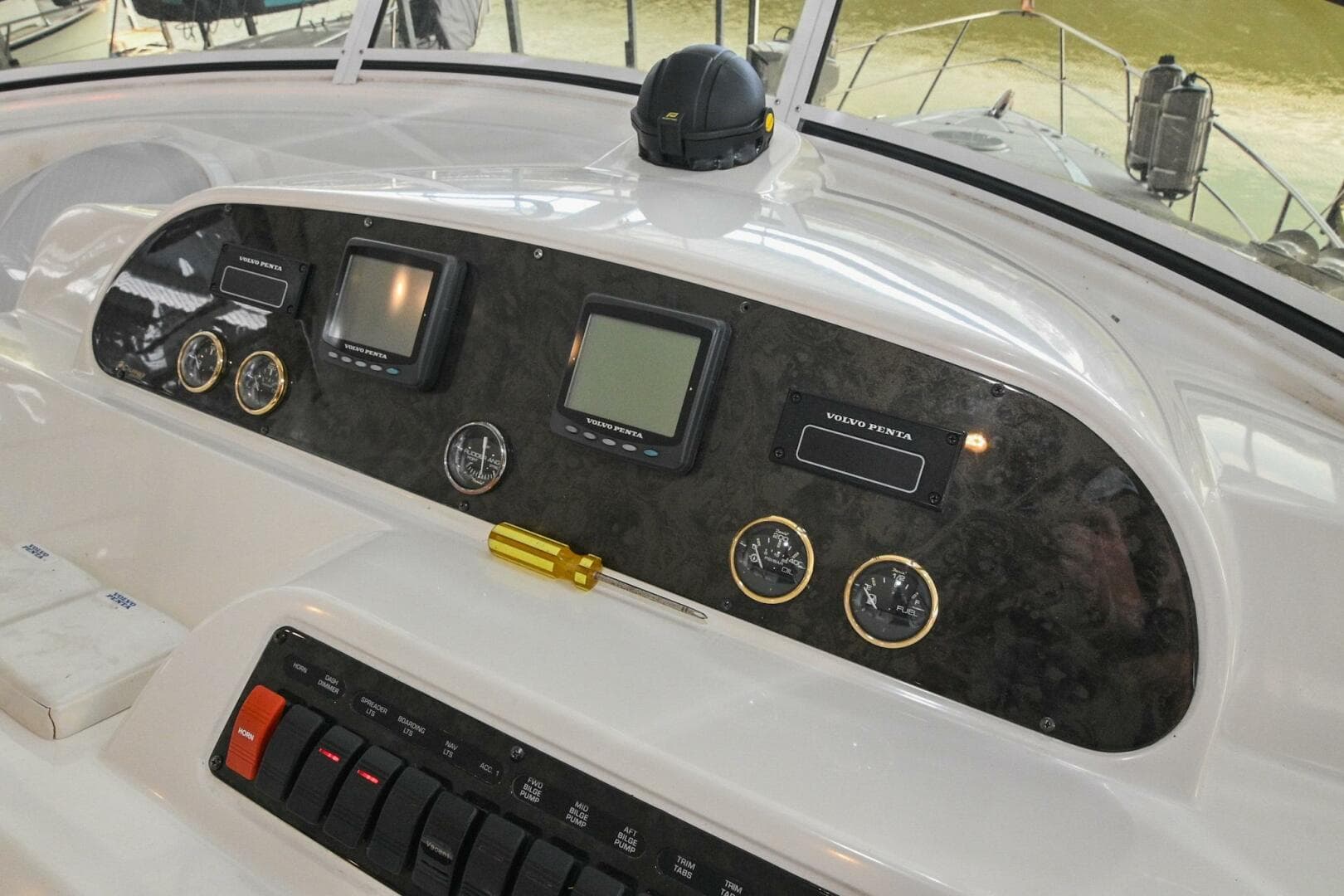 2002 Cruisers Yachts 5000 Sedan Sport — photo 111