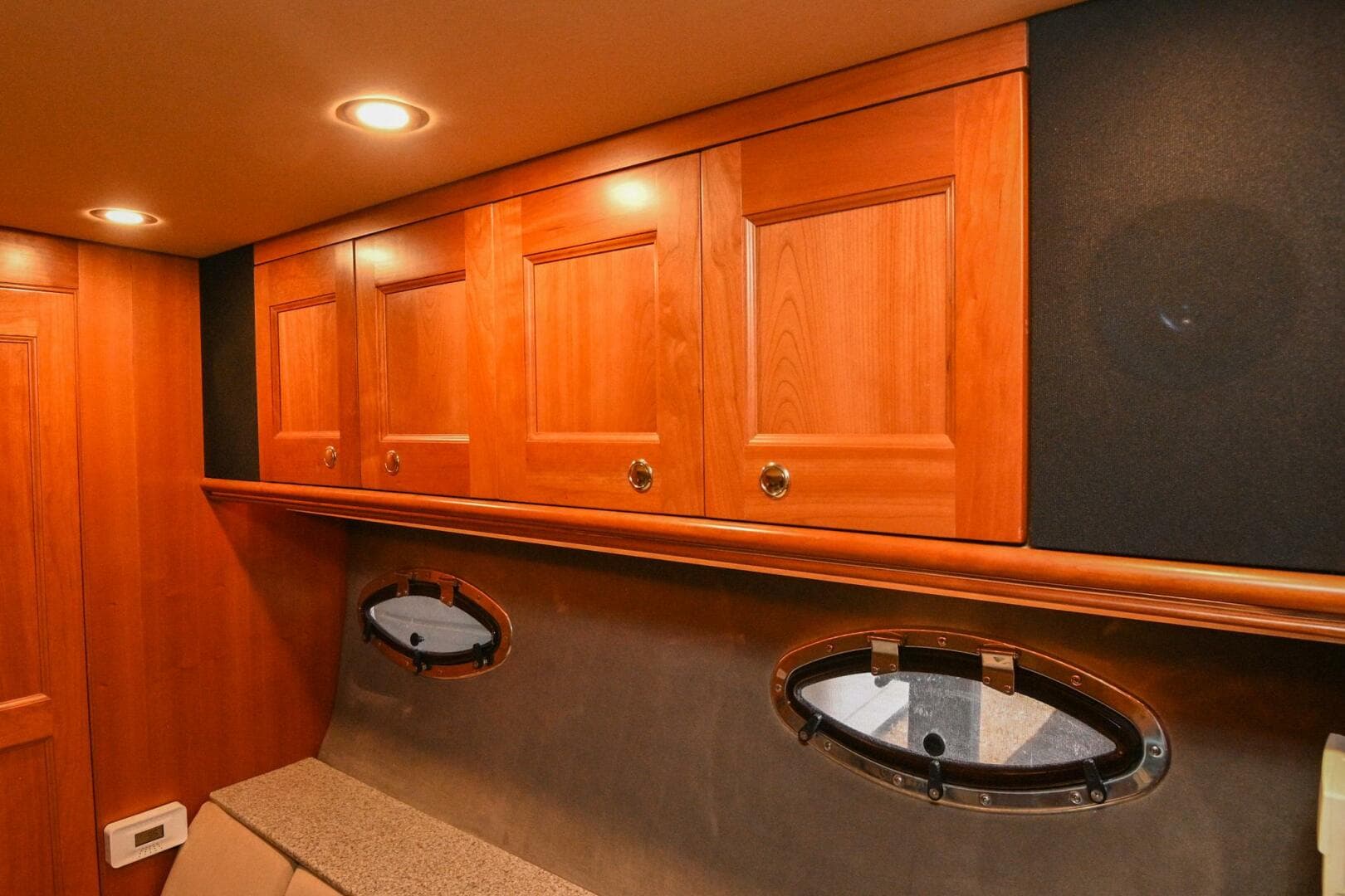 2002 Cruisers Yachts 5000 Sedan Sport — photo 65