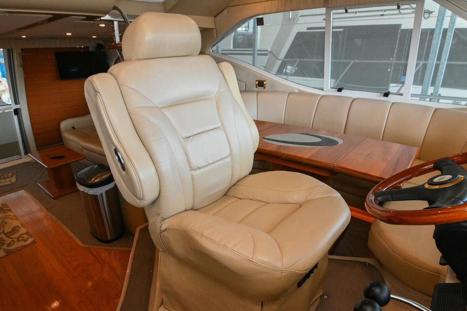 2002 Cruisers Yachts 5000 Sedan Sport — photo 50