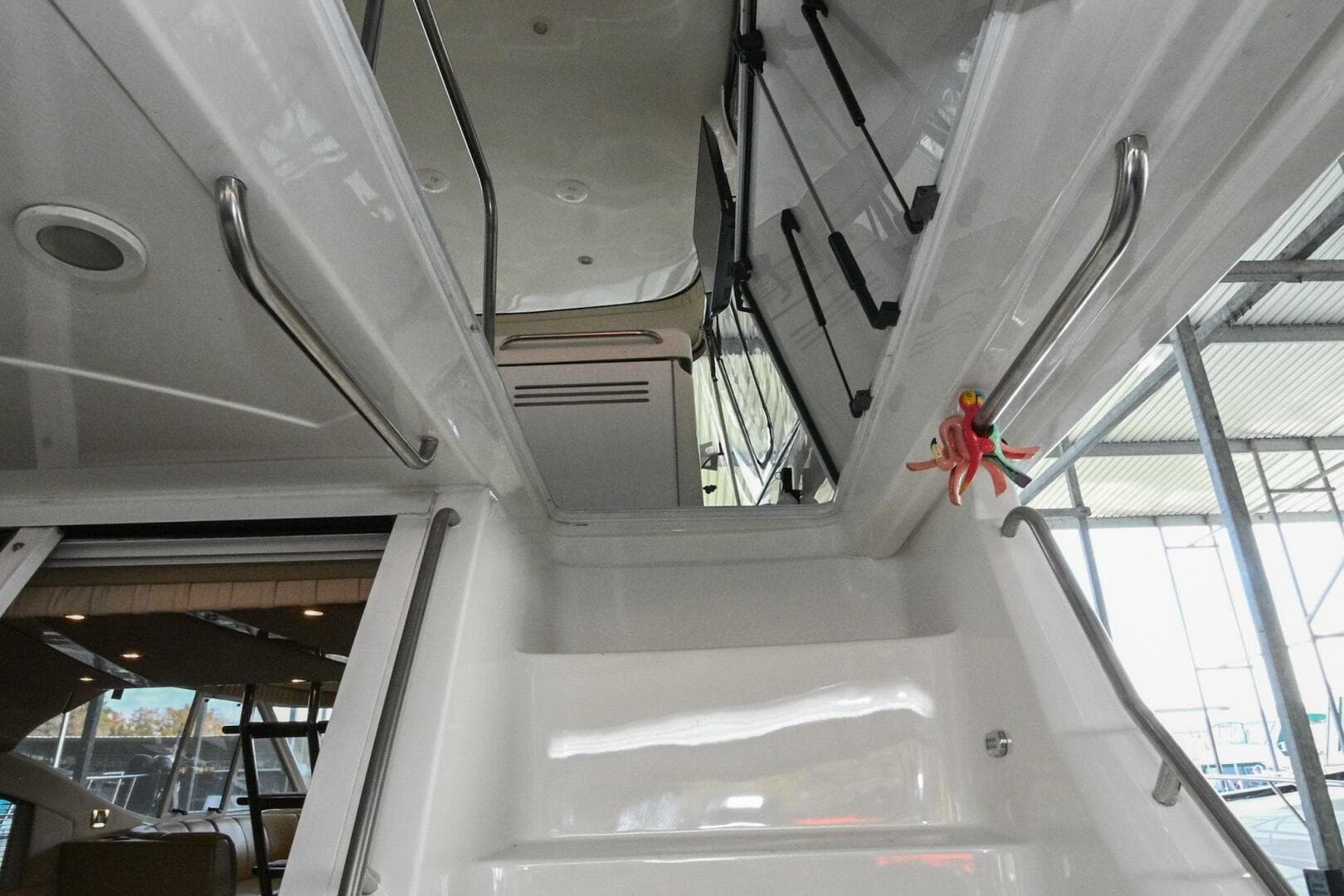 2002 Cruisers Yachts 5000 Sedan Sport — photo 90