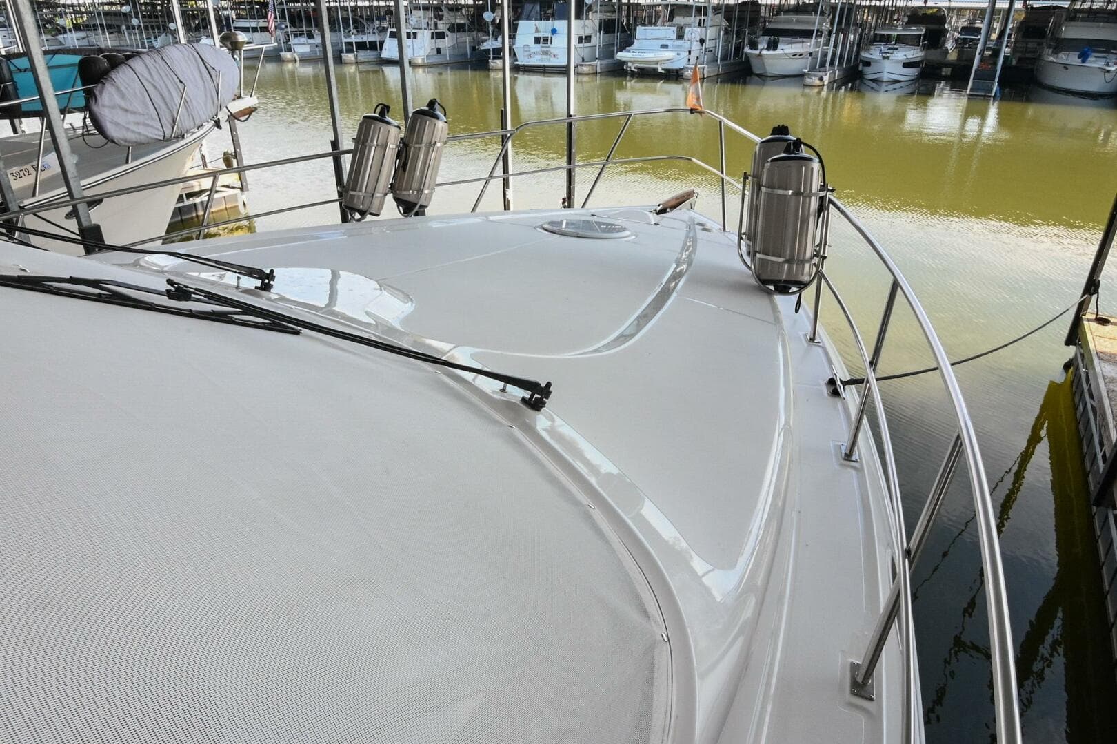 2002 Cruisers Yachts 5000 Sedan Sport — photo 117