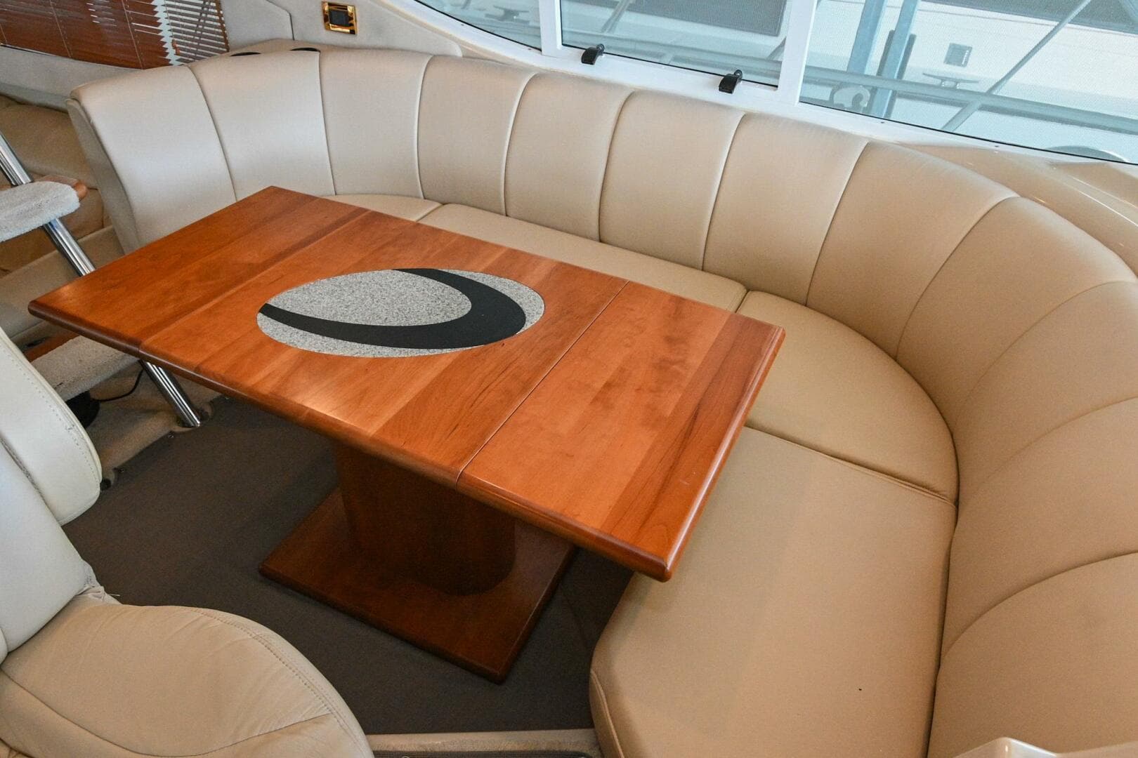 2002 Cruisers Yachts 5000 Sedan Sport — photo 46