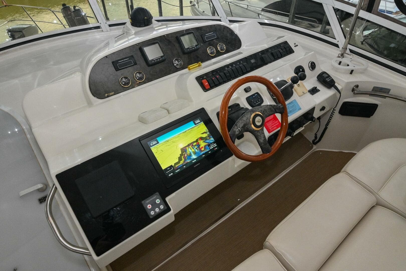 2002 Cruisers Yachts 5000 Sedan Sport — photo 104
