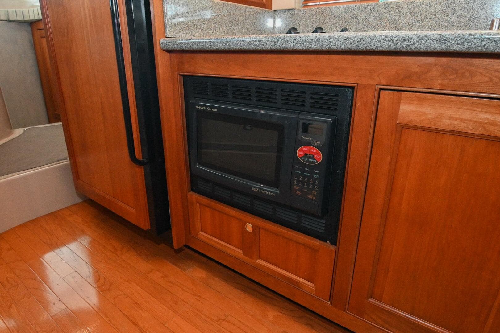 2002 Cruisers Yachts 5000 Sedan Sport — photo 38