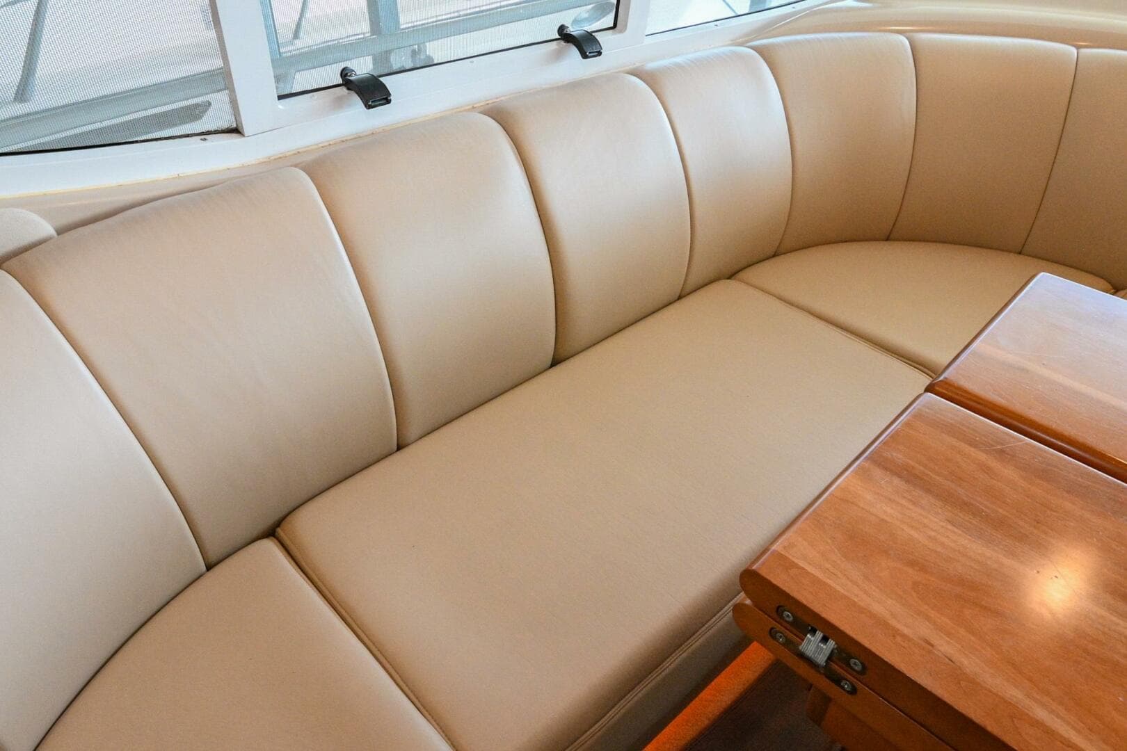 2002 Cruisers Yachts 5000 Sedan Sport — photo 43