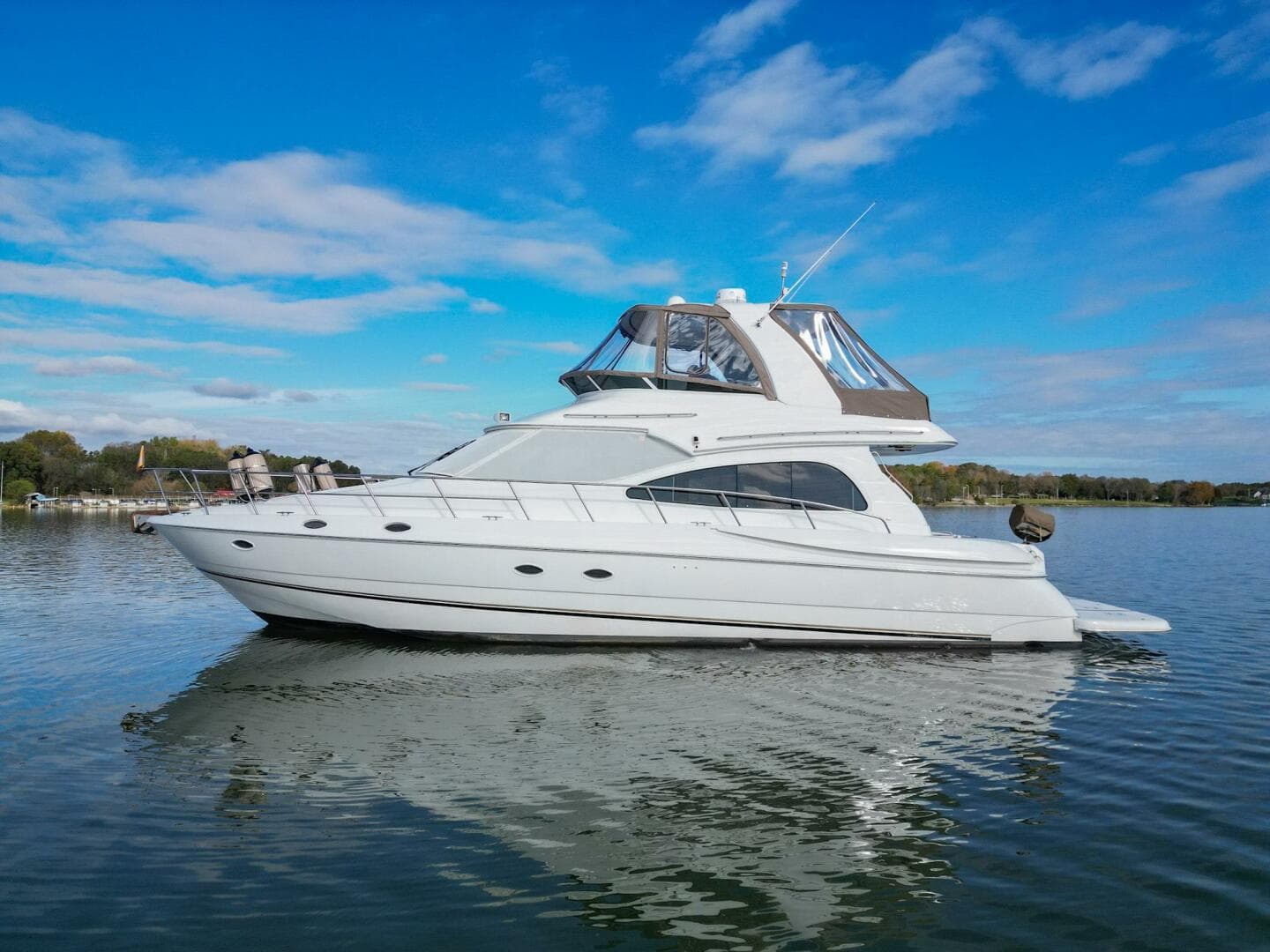 2002 Cruisers Yachts 5000 Sedan Sport — photo 1