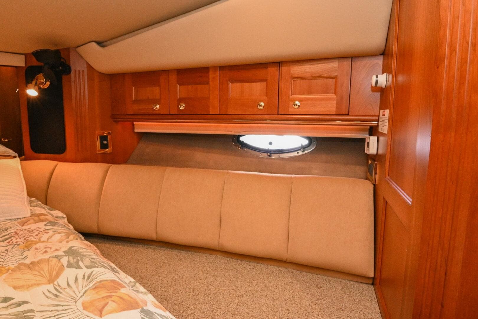 2002 Cruisers Yachts 5000 Sedan Sport — photo 78