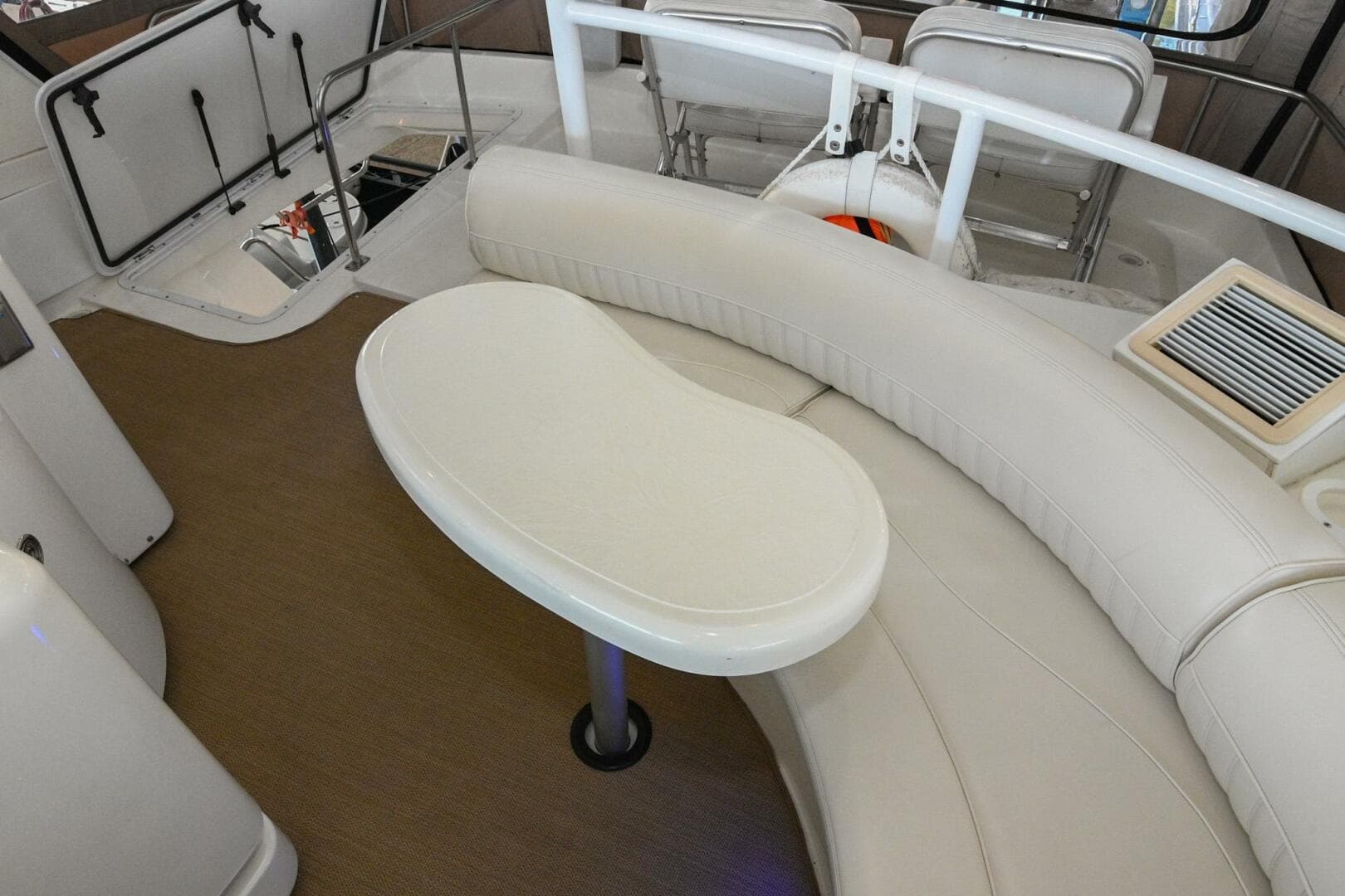 2002 Cruisers Yachts 5000 Sedan Sport — photo 96