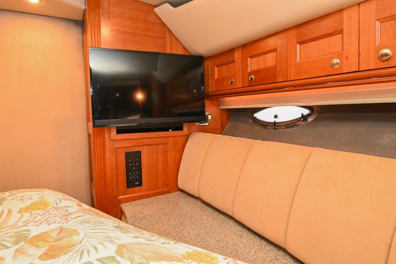 2002 Cruisers Yachts 5000 Sedan Sport — photo 80