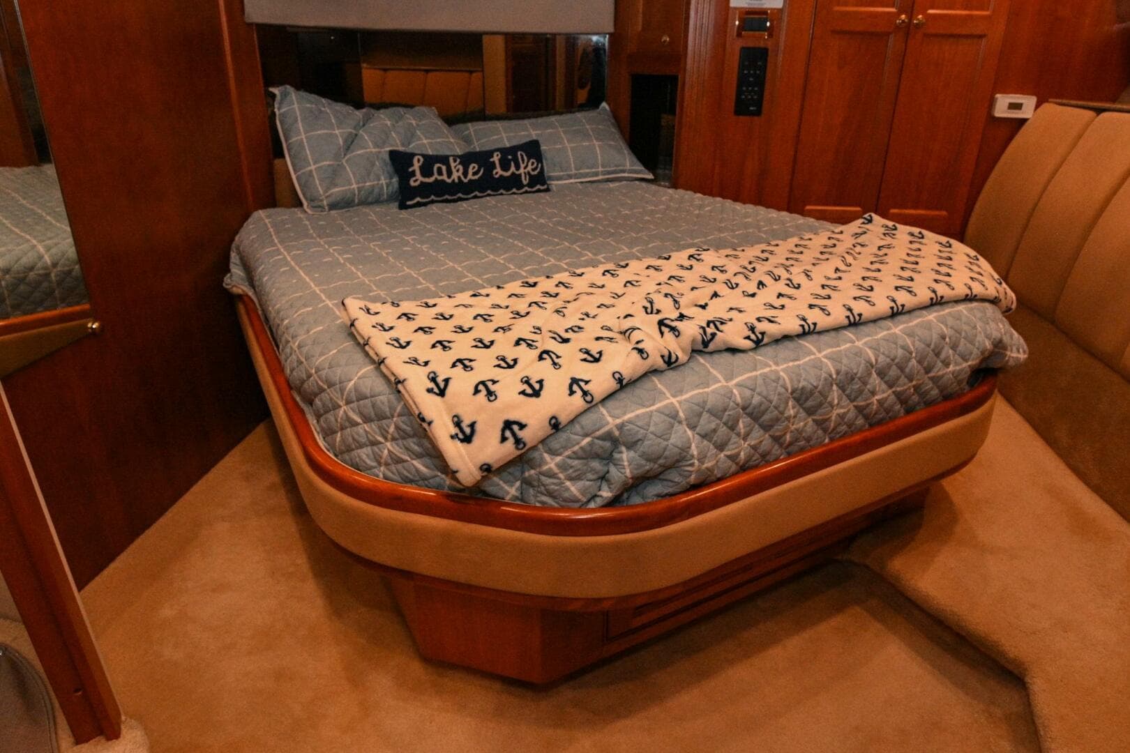 2002 Cruisers Yachts 5000 Sedan Sport — photo 62