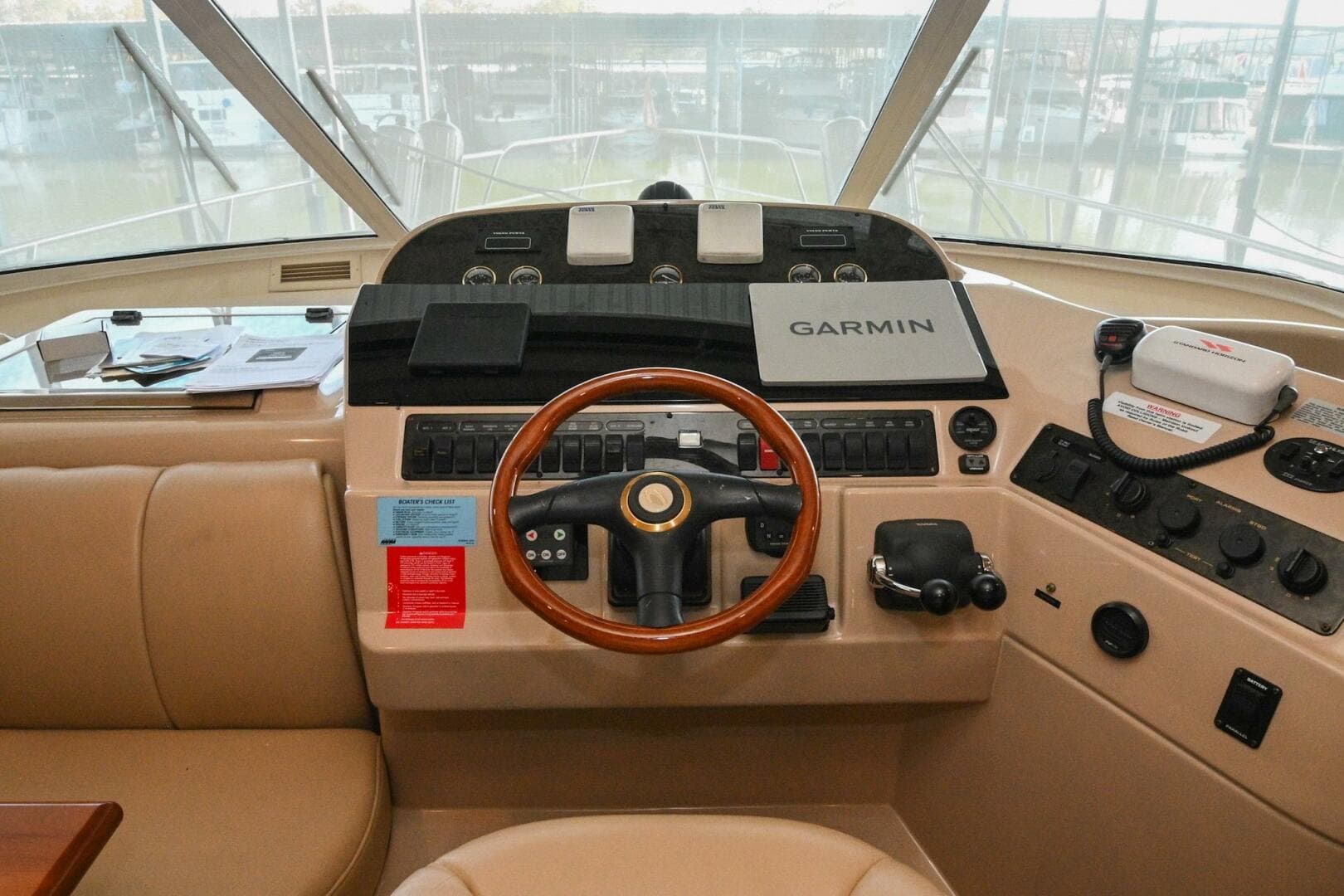 2002 Cruisers Yachts 5000 Sedan Sport — photo 47