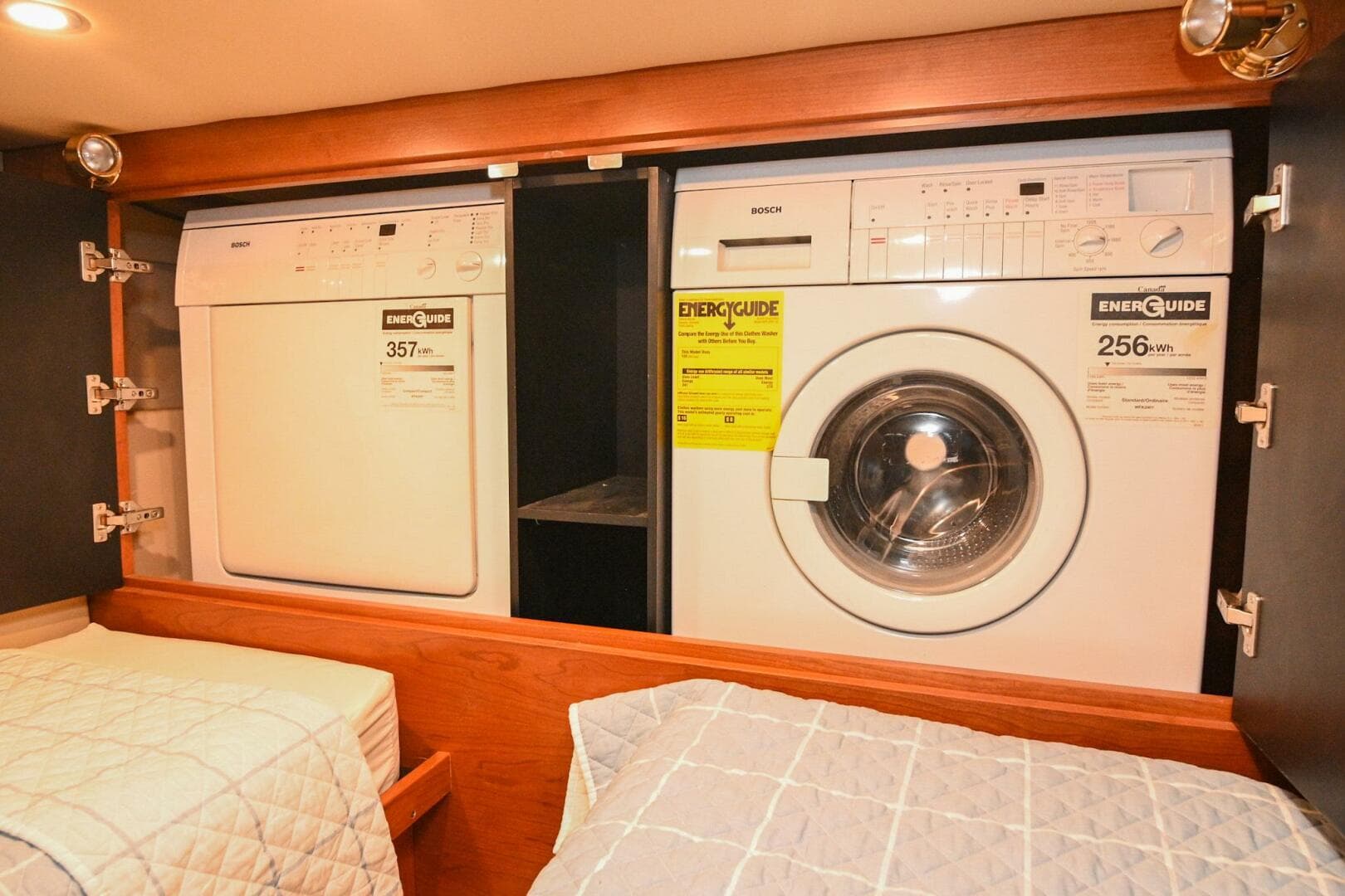 2002 Cruisers Yachts 5000 Sedan Sport — photo 57