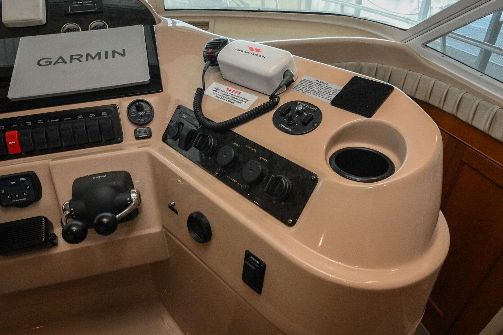 2002 Cruisers Yachts 5000 Sedan Sport — photo 49