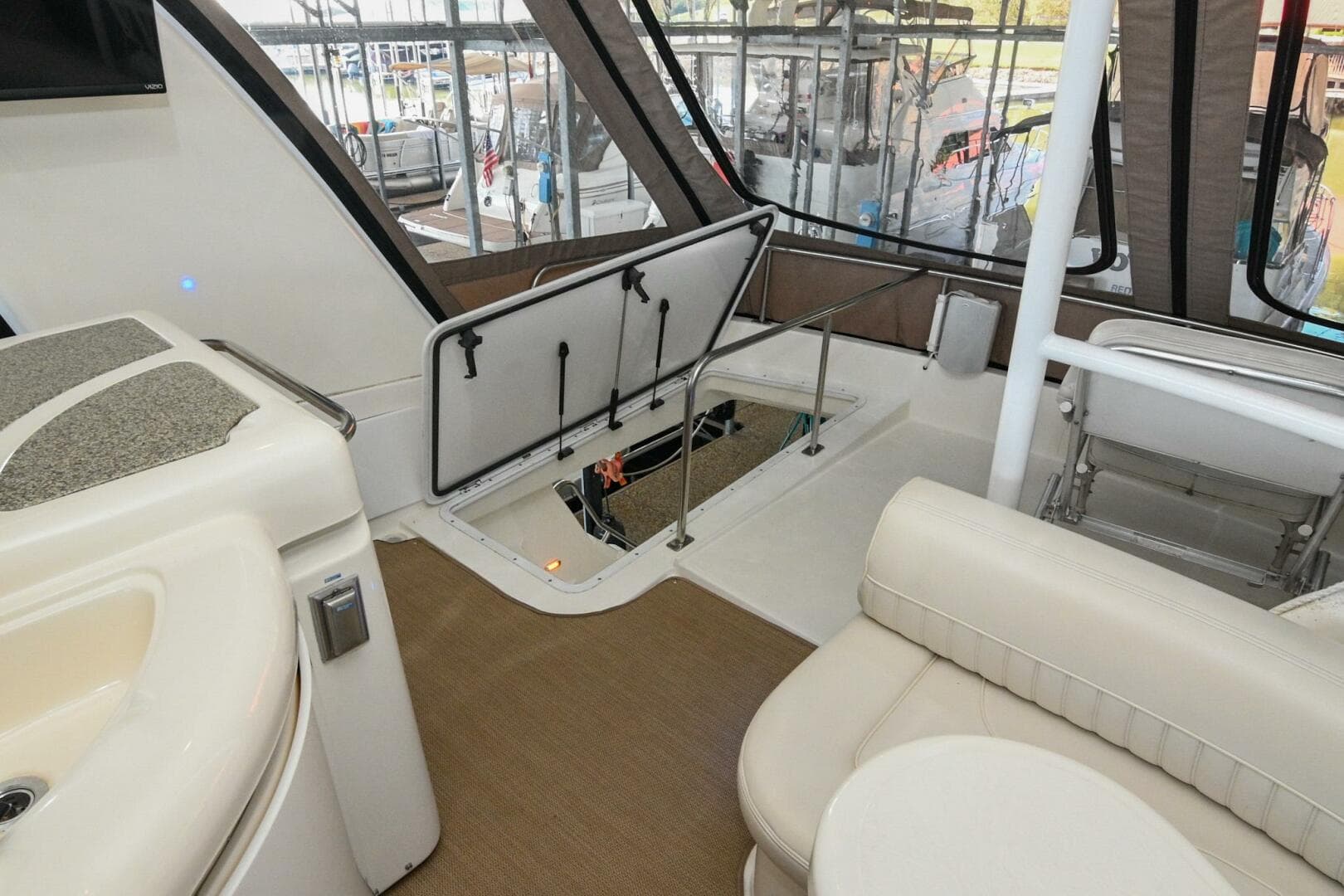 2002 Cruisers Yachts 5000 Sedan Sport — photo 113