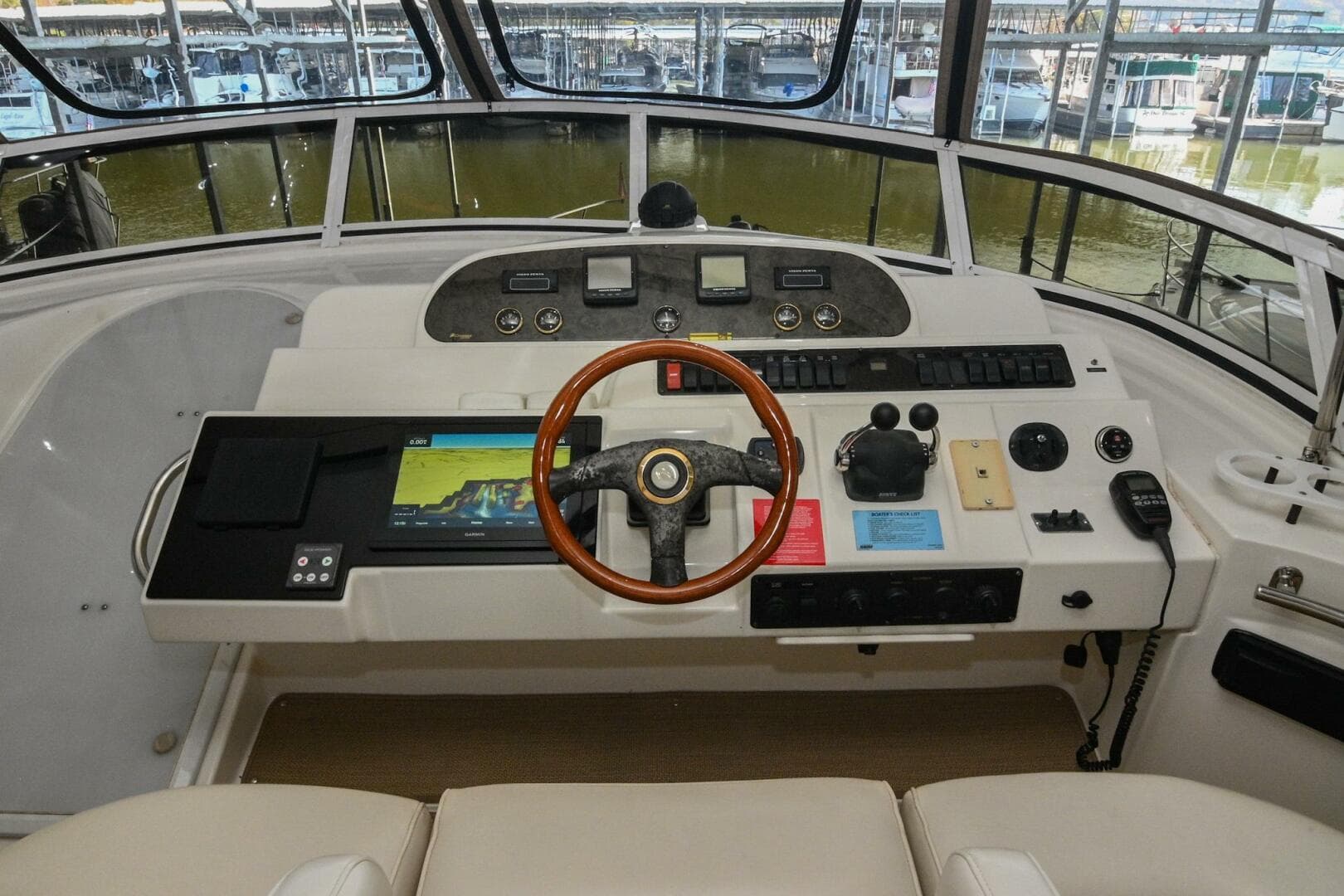 2002 Cruisers Yachts 5000 Sedan Sport — photo 103