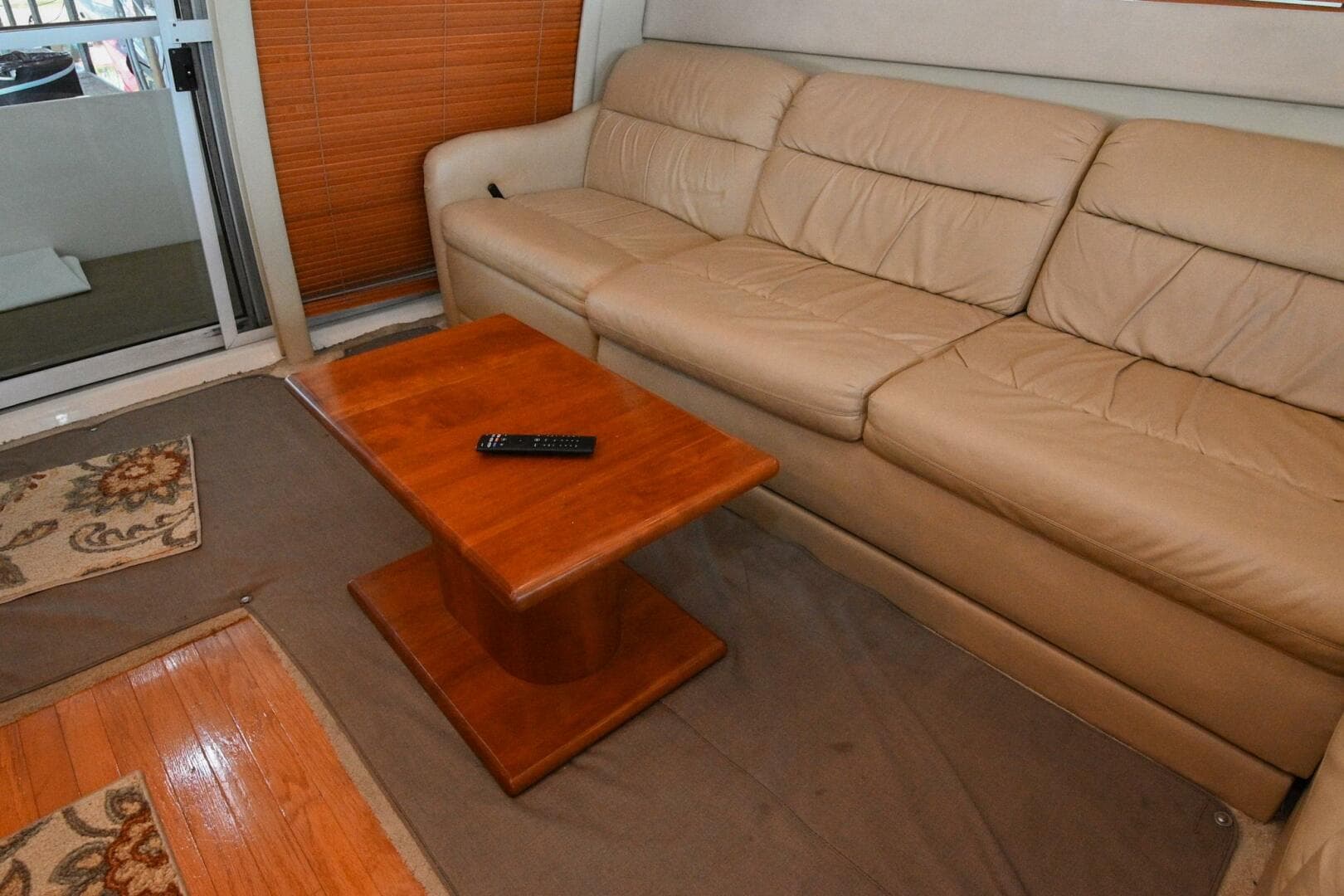 2002 Cruisers Yachts 5000 Sedan Sport — photo 28