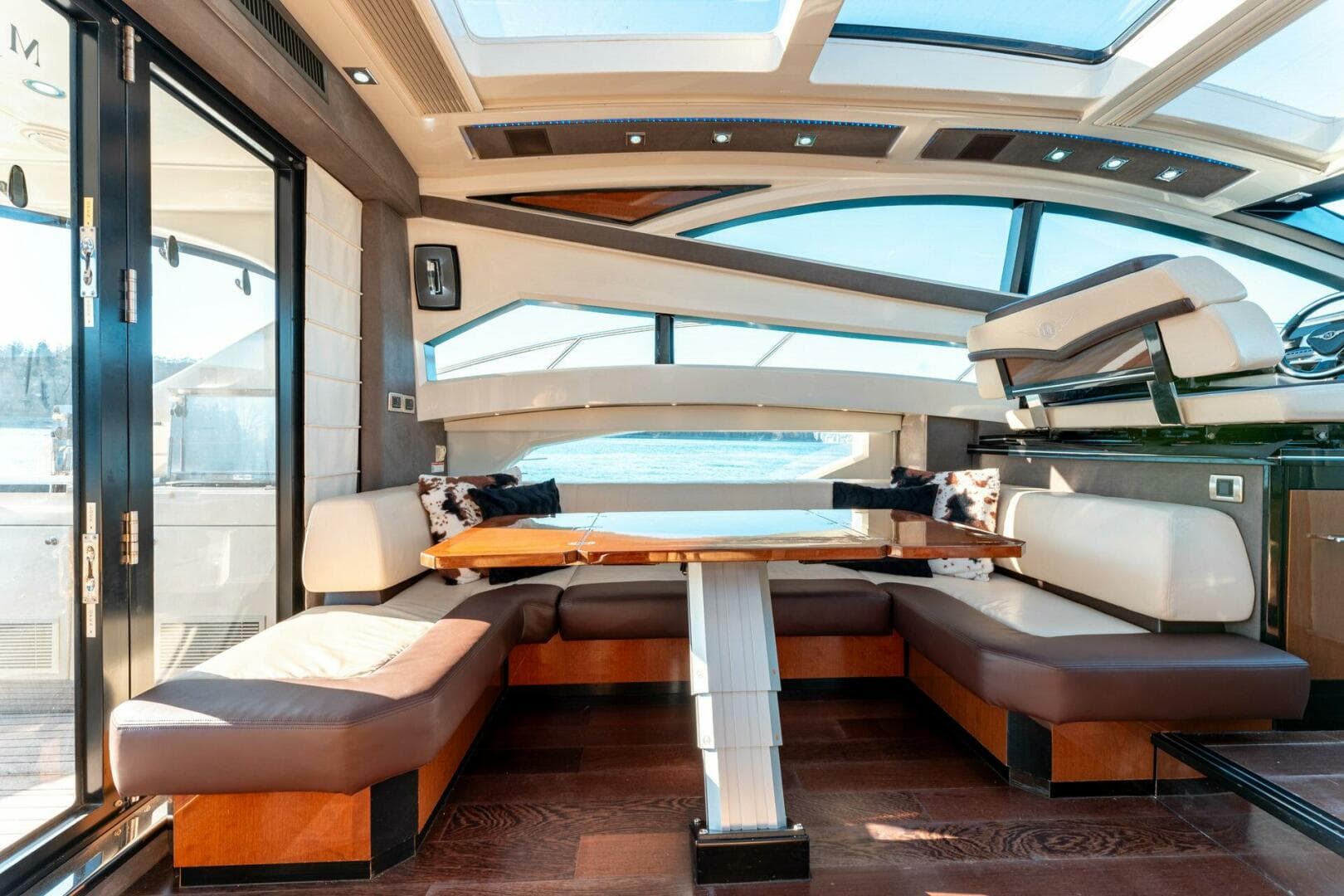 2009 Marquis — photo 36