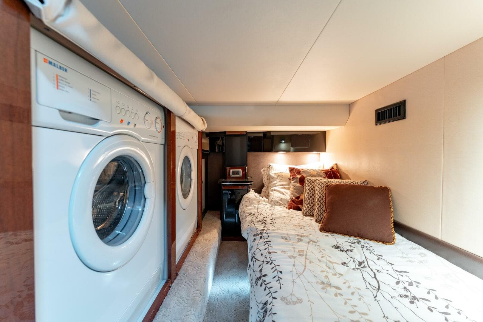 2009 Marquis — photo 83