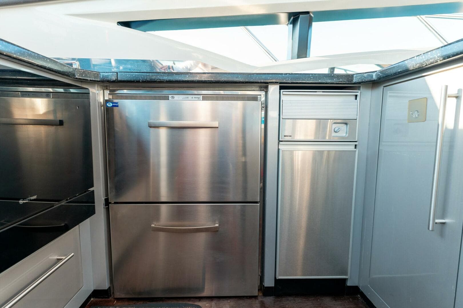 2009 Marquis — photo 45