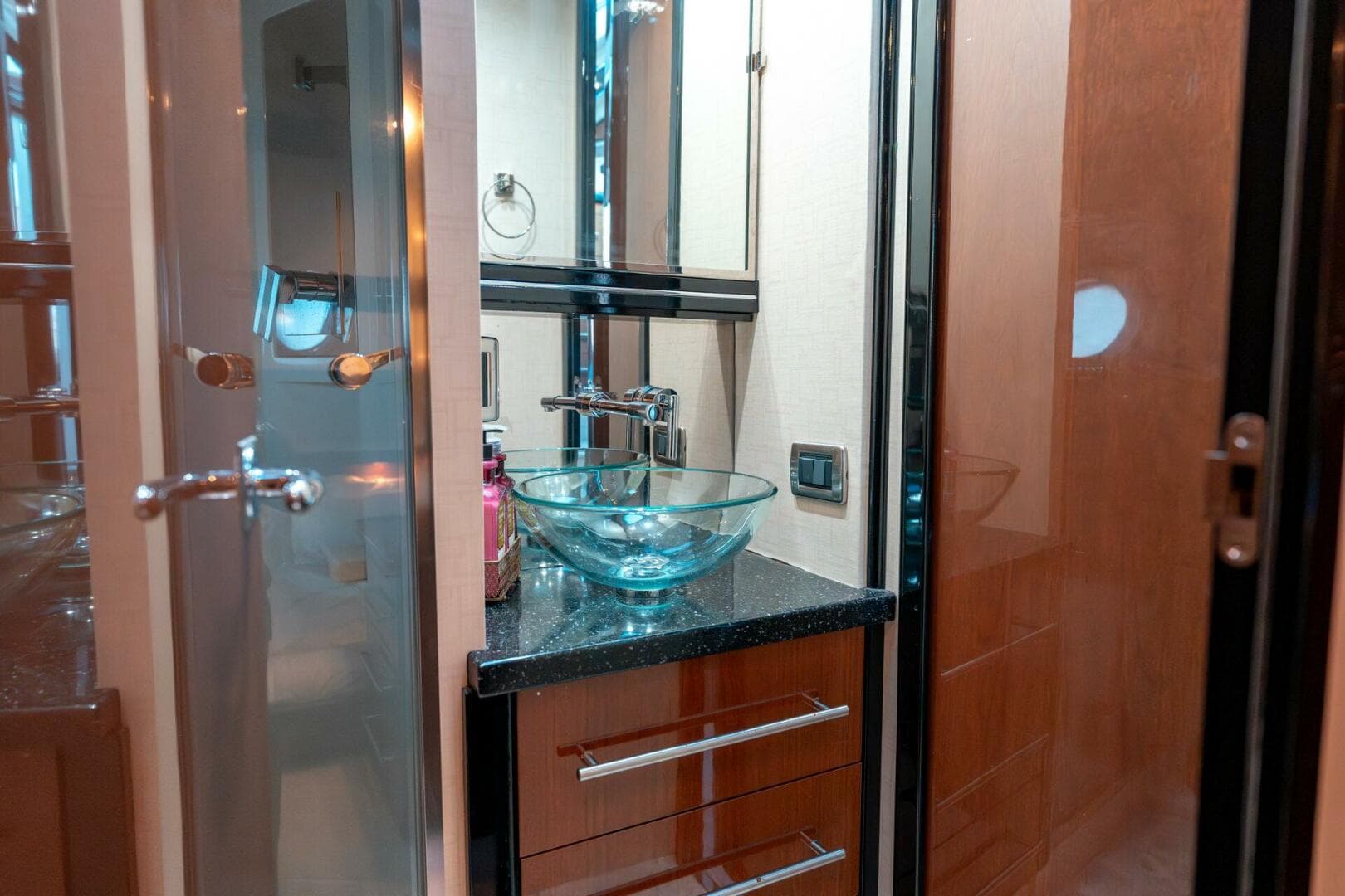 2009 Marquis — photo 88