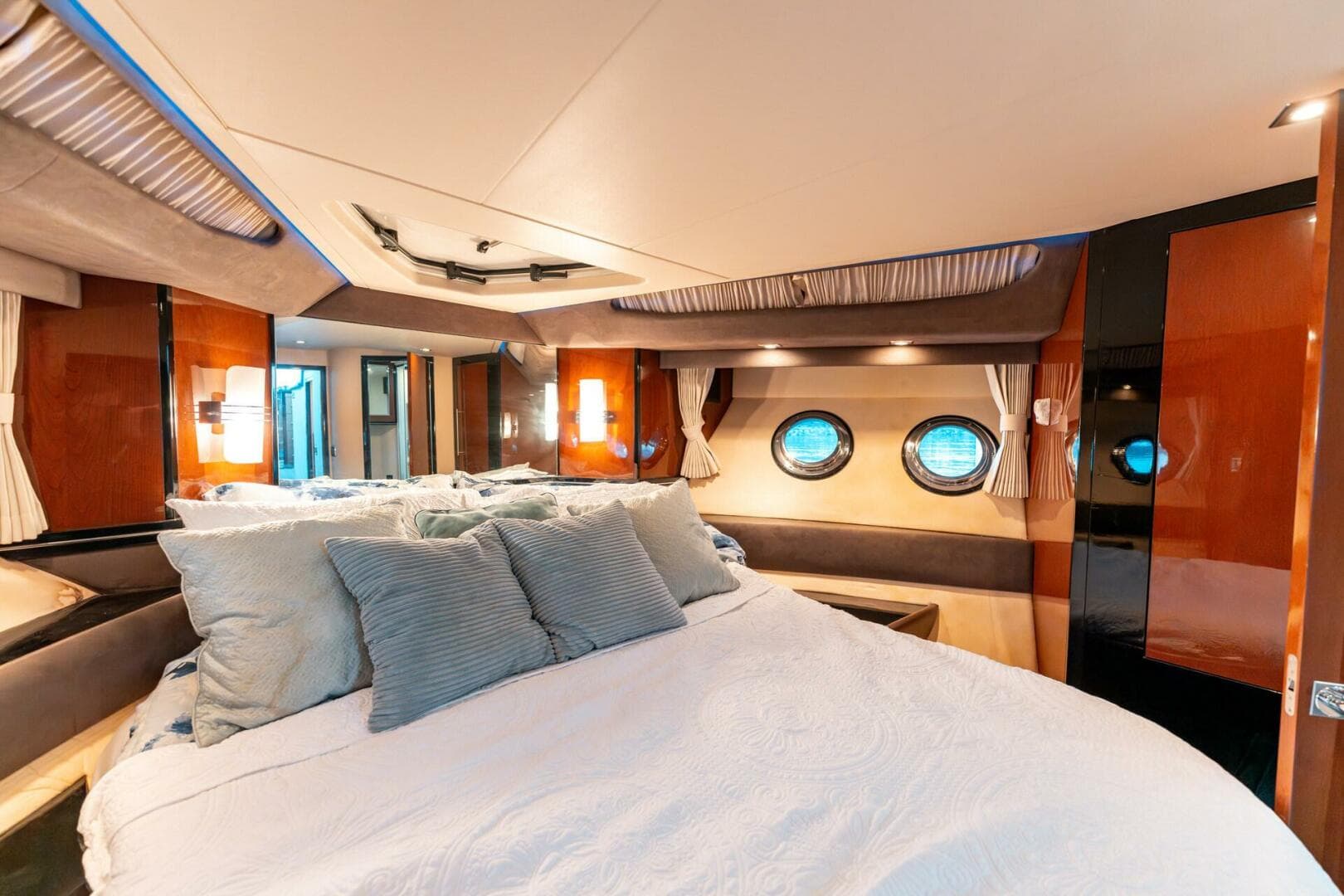 2009 Marquis — photo 75