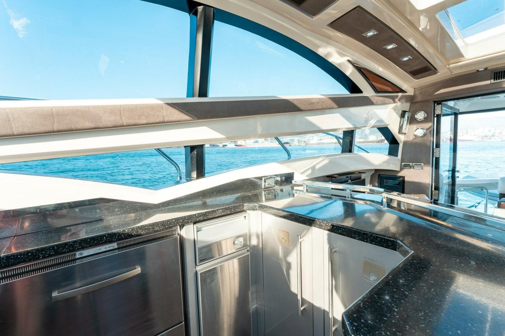 2009 Marquis — photo 43