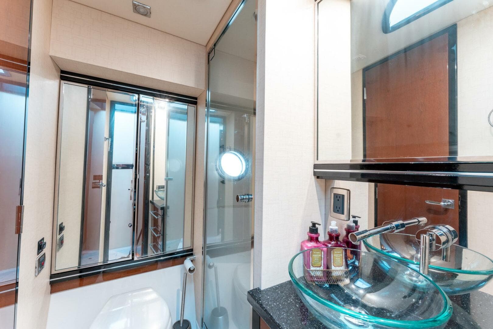 2009 Marquis — photo 80