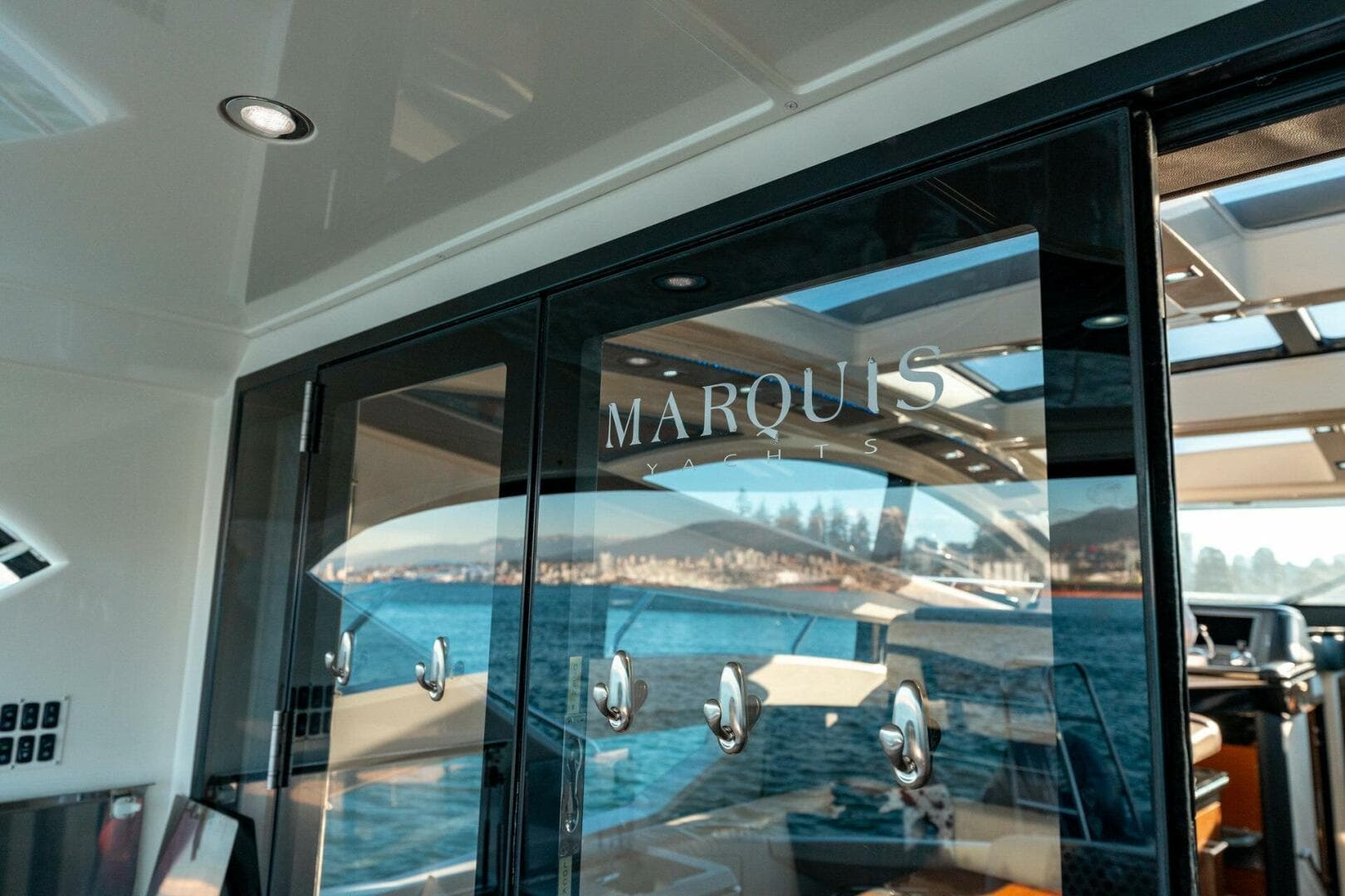 2009 Marquis — photo 55