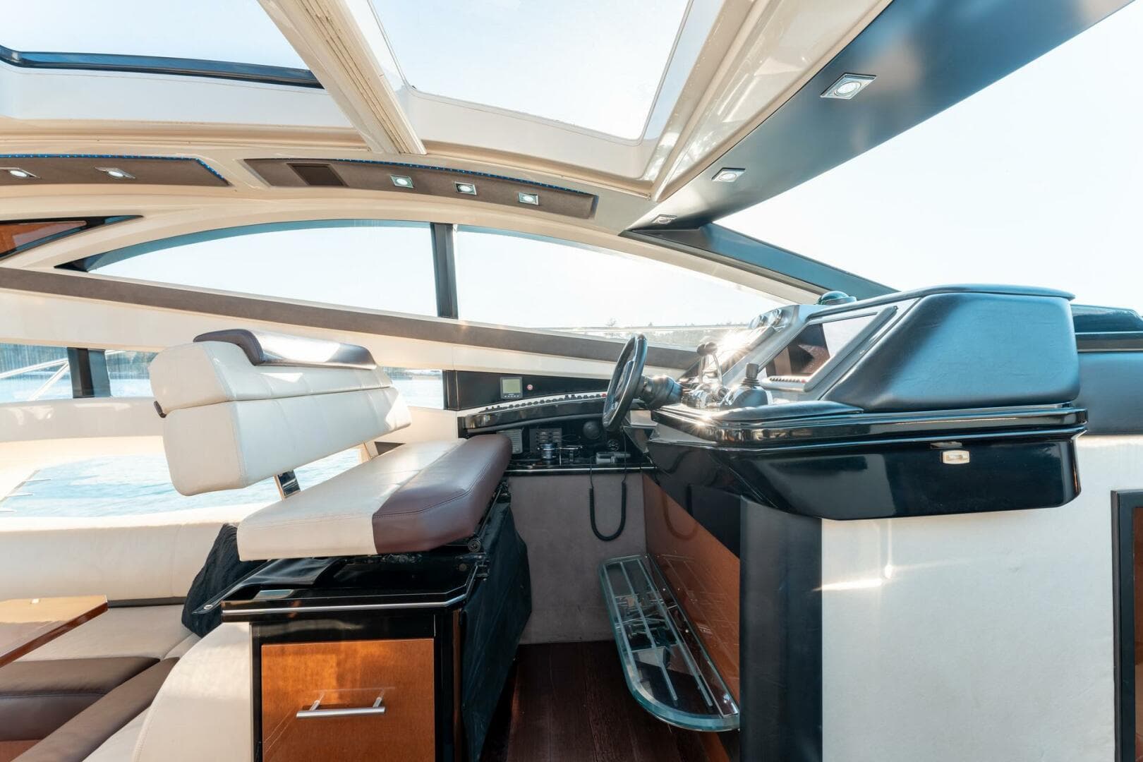 2009 Marquis — photo 40