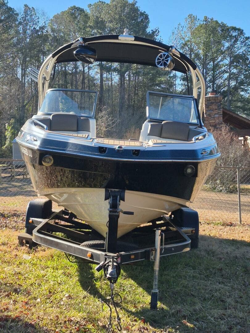 2011 Yamaha Boats 242 Limited S — photo 3