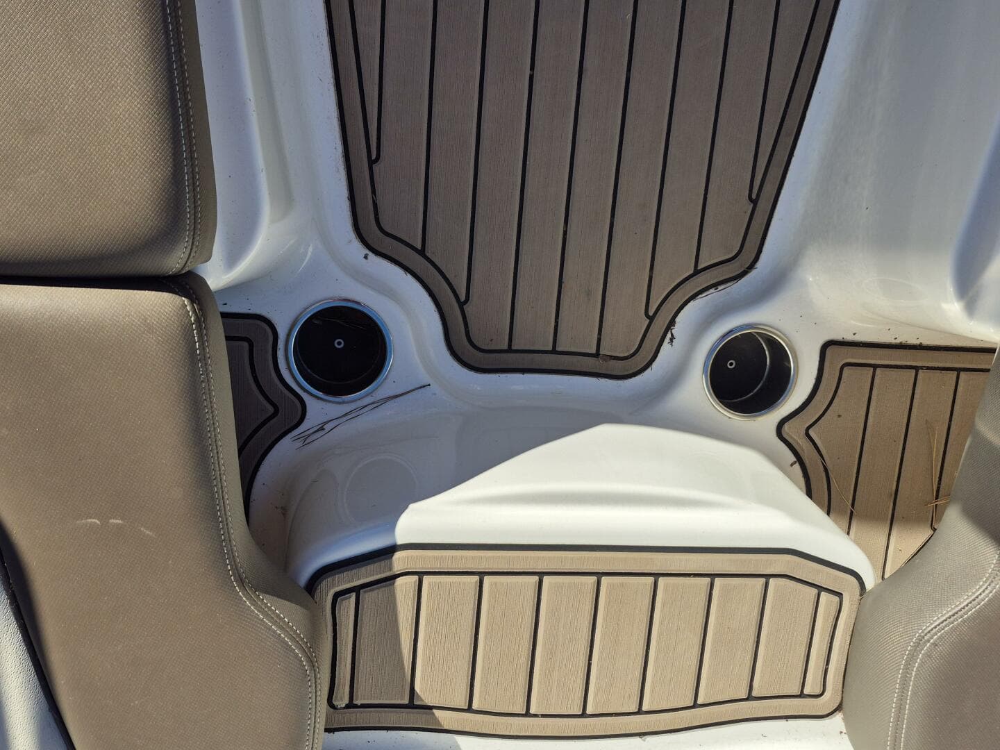 2011 Yamaha Boats 242 Limited S — photo 27