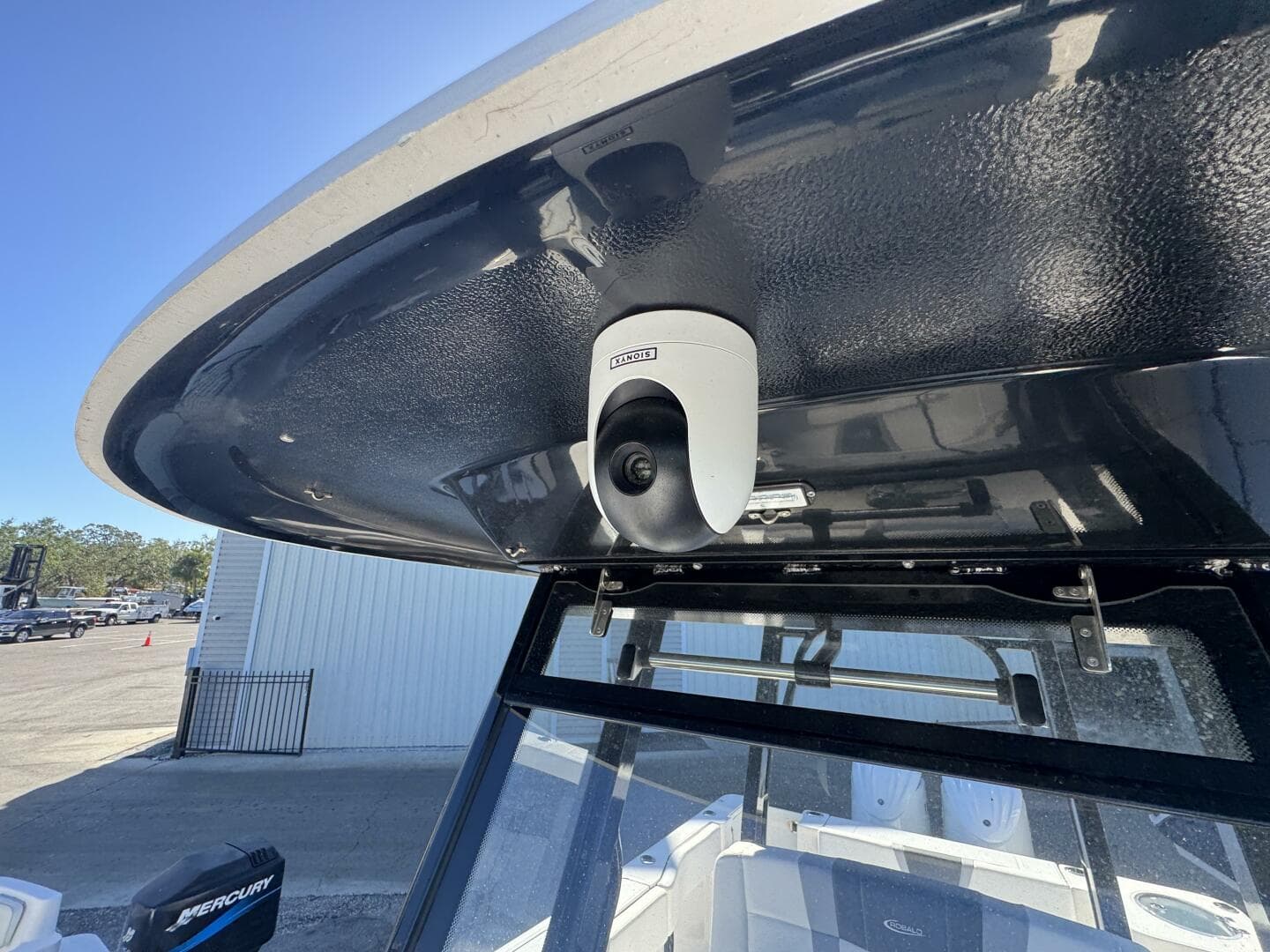 2023 Robalo R270 Center Console — photo 43