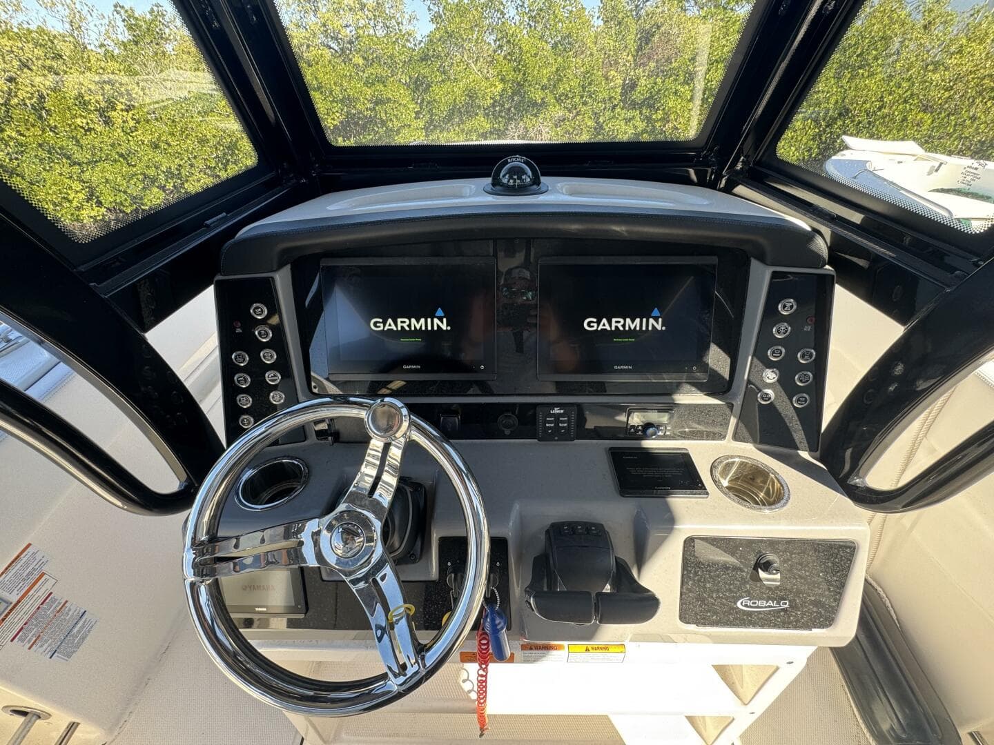 2023 Robalo R270 Center Console — photo 20